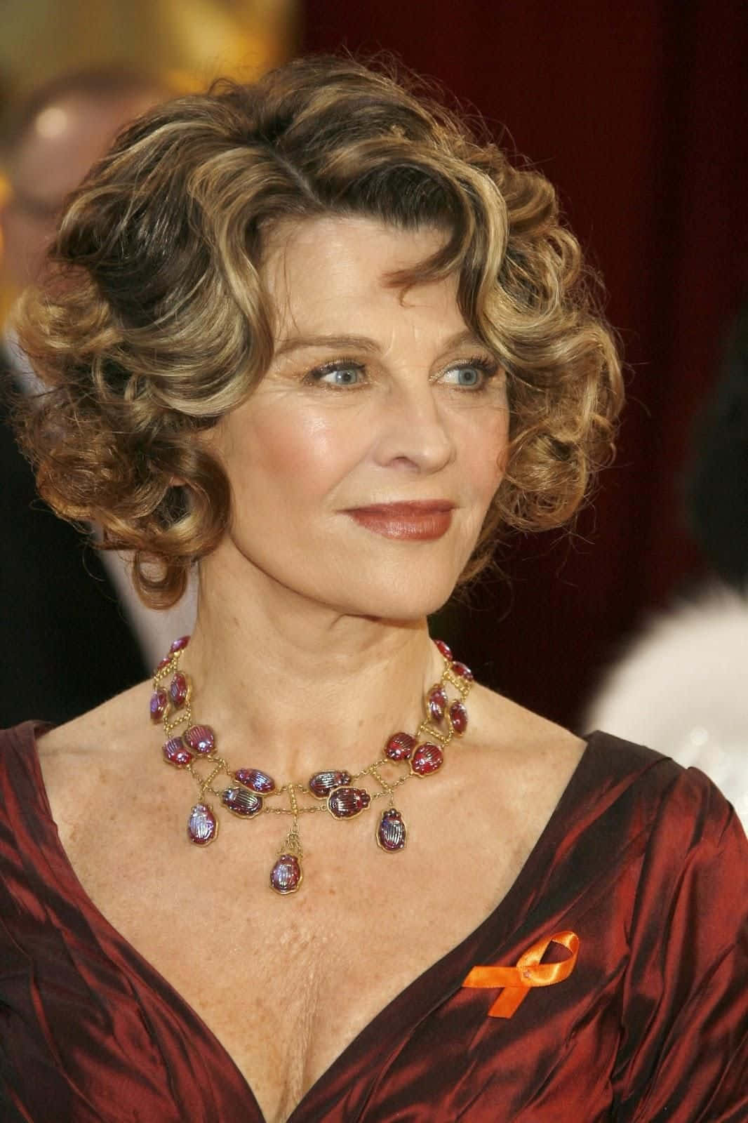 Julie Christie, curly blonde hair, red satin dress, HD Phone Wallpaper