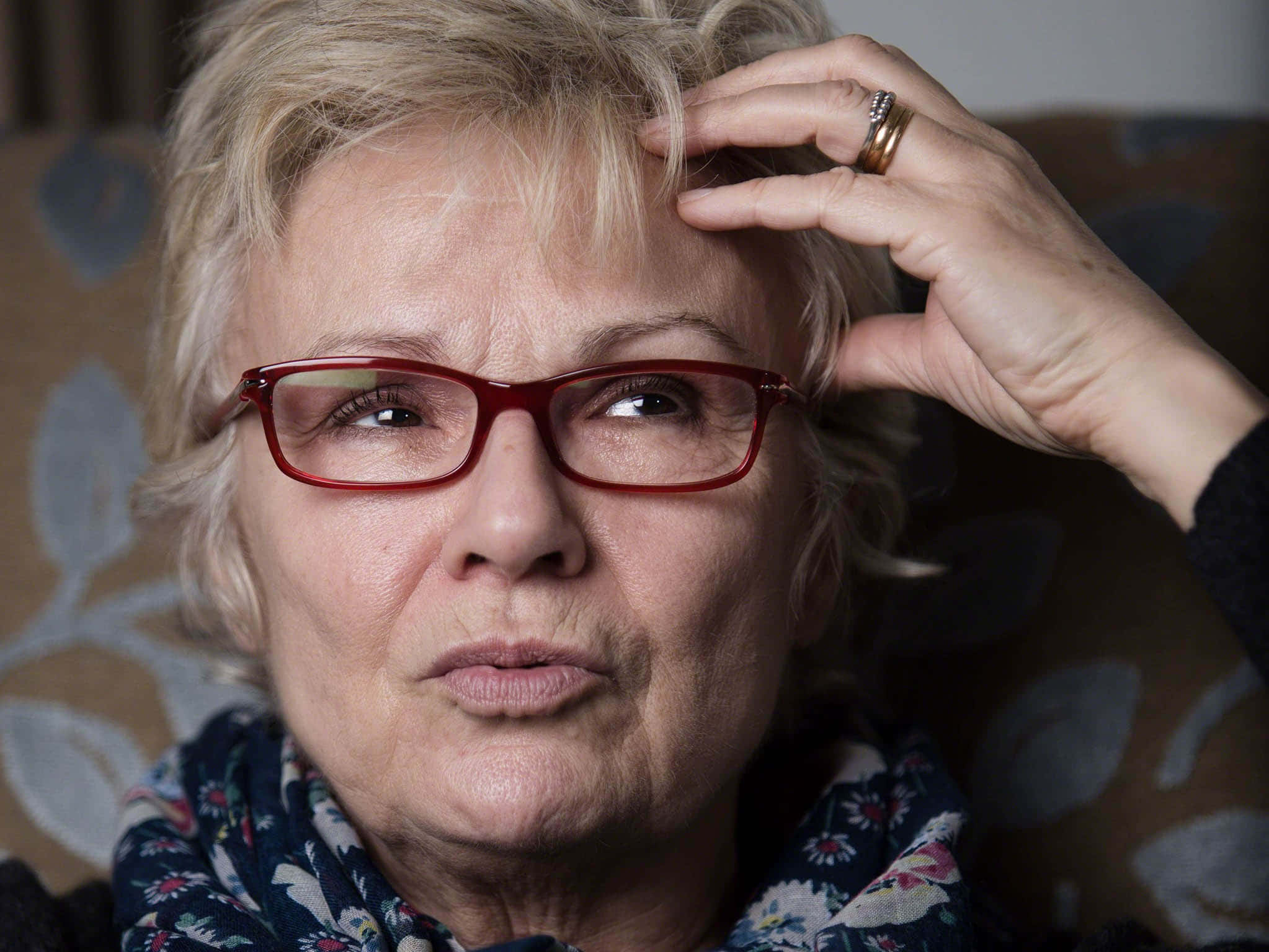 Julie Walters, blonde hair, red glasses, Full HD Desktop Wallpaper