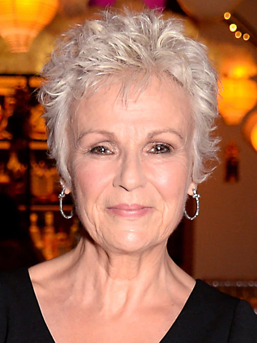 Julie Walters, short silver hair, hoop earrings, HD Phone Wallpaper