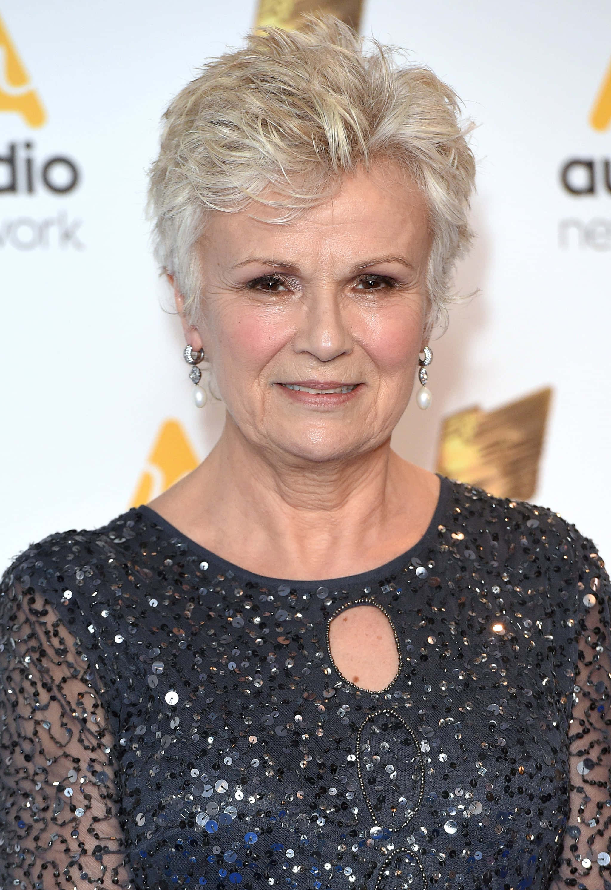 Julie Walters, short blonde hair, sparkling black sequined dress, 2K Phone Wallpaper
