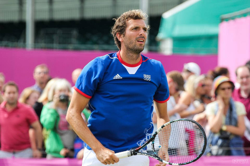Julien Benneteau, blue France jersey, racket, SD Desktop Wallpaper