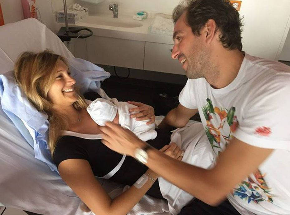 Julien Benneteau, wife, newborn, SD Desktop Wallpaper
