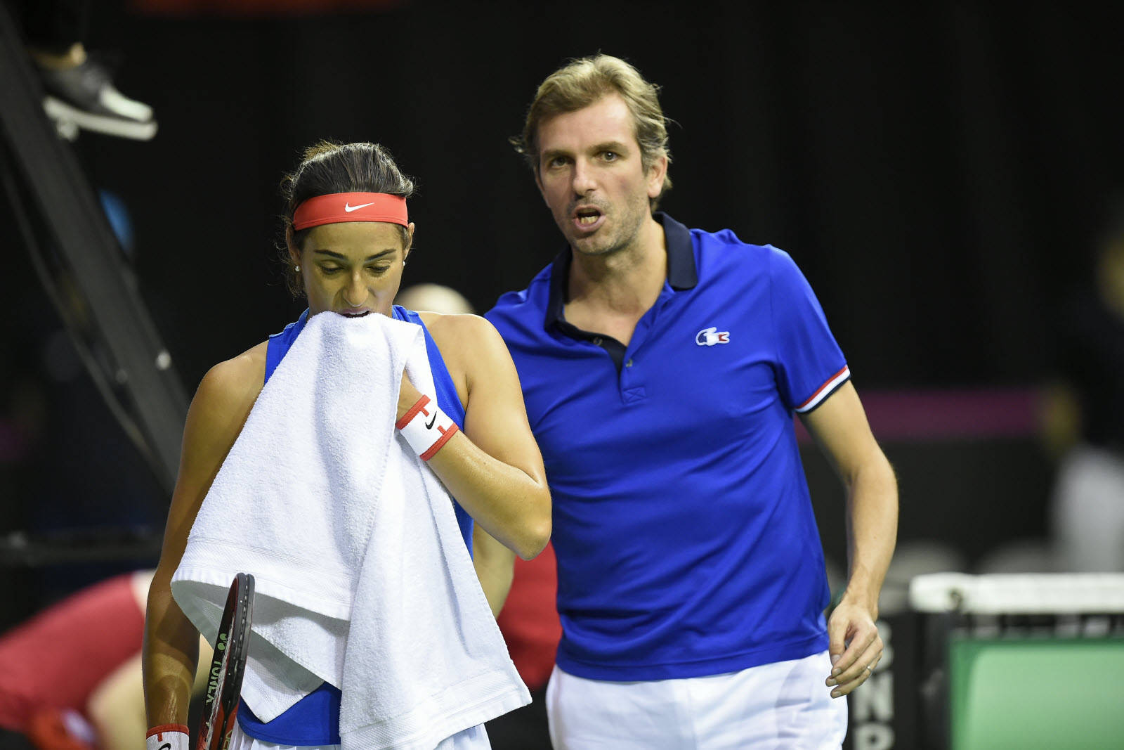 Julien Benneteau, female tennis player, towel, HD Desktop Wallpaper