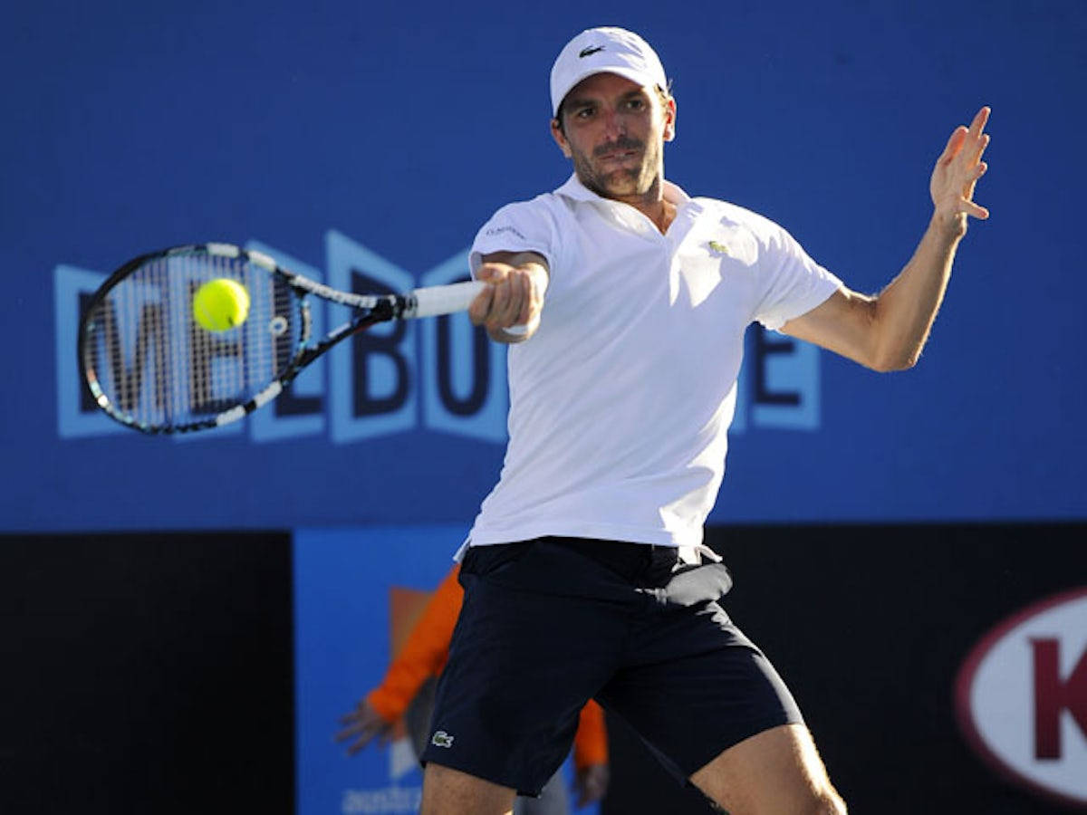 Julien Benneteau, white shirt, black cap, SD Desktop Wallpaper