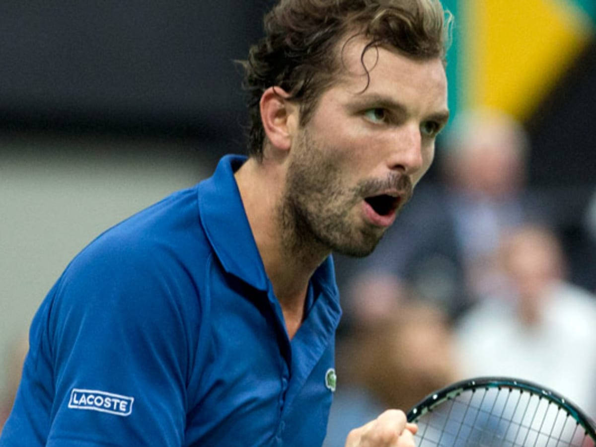 Julien Benneteau, blue Lacoste shirt, intense match, SD Desktop Wallpaper