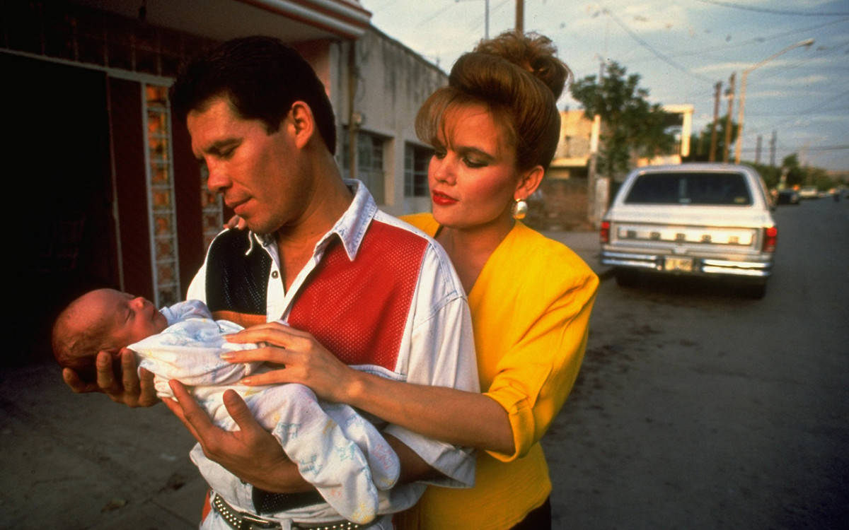 Julio Cesar Chavez, 1980s attire, newborn baby, SD Desktop Wallpaper