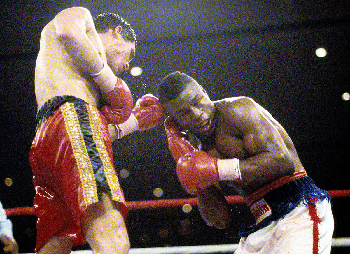 Julio Cesar Chavez, ferocious jab, rain-slicked ring, SD Desktop Wallpaper