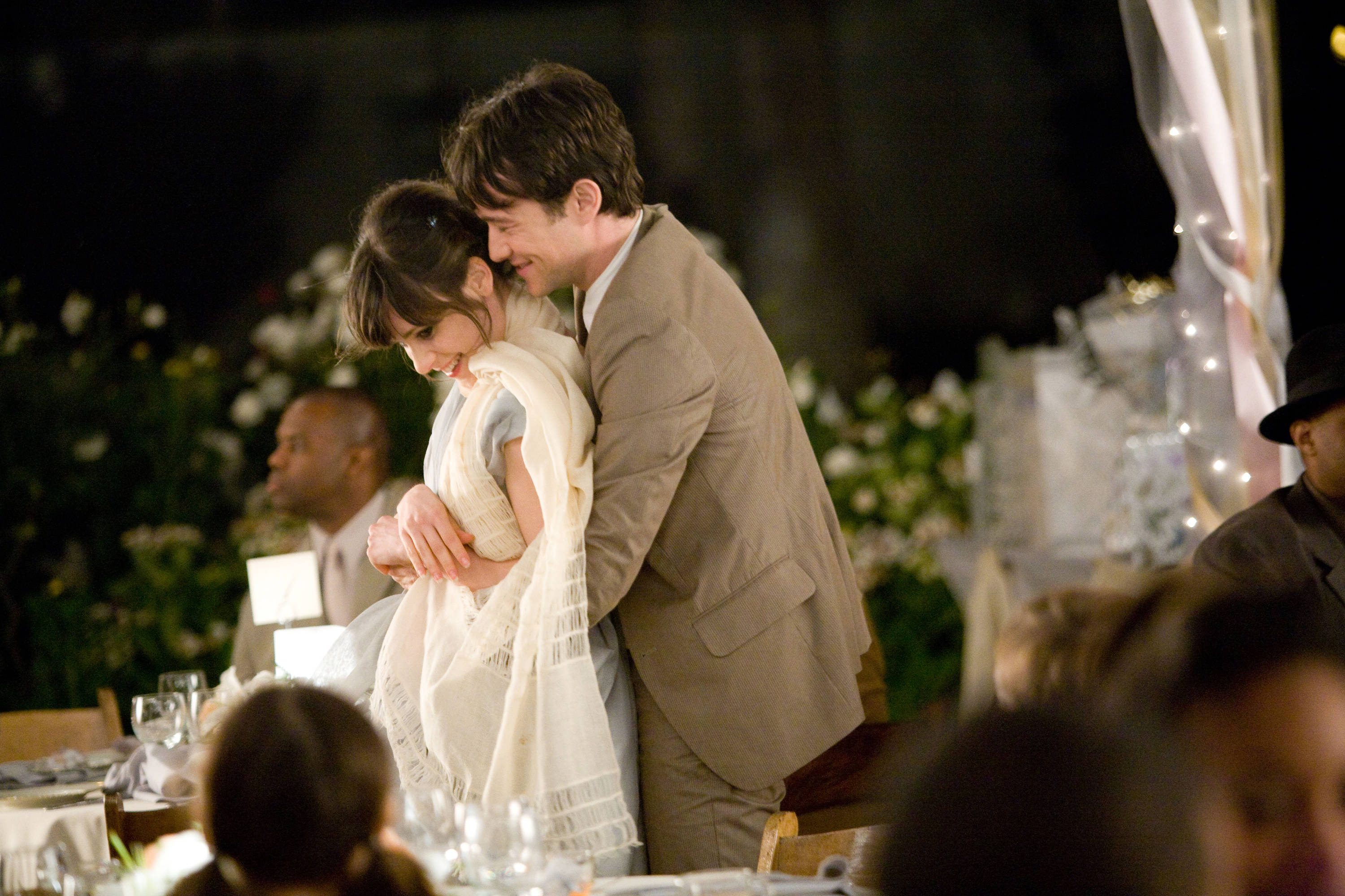 500 Days of Summer, beige suit, white dress, 2K Desktop Wallpaper