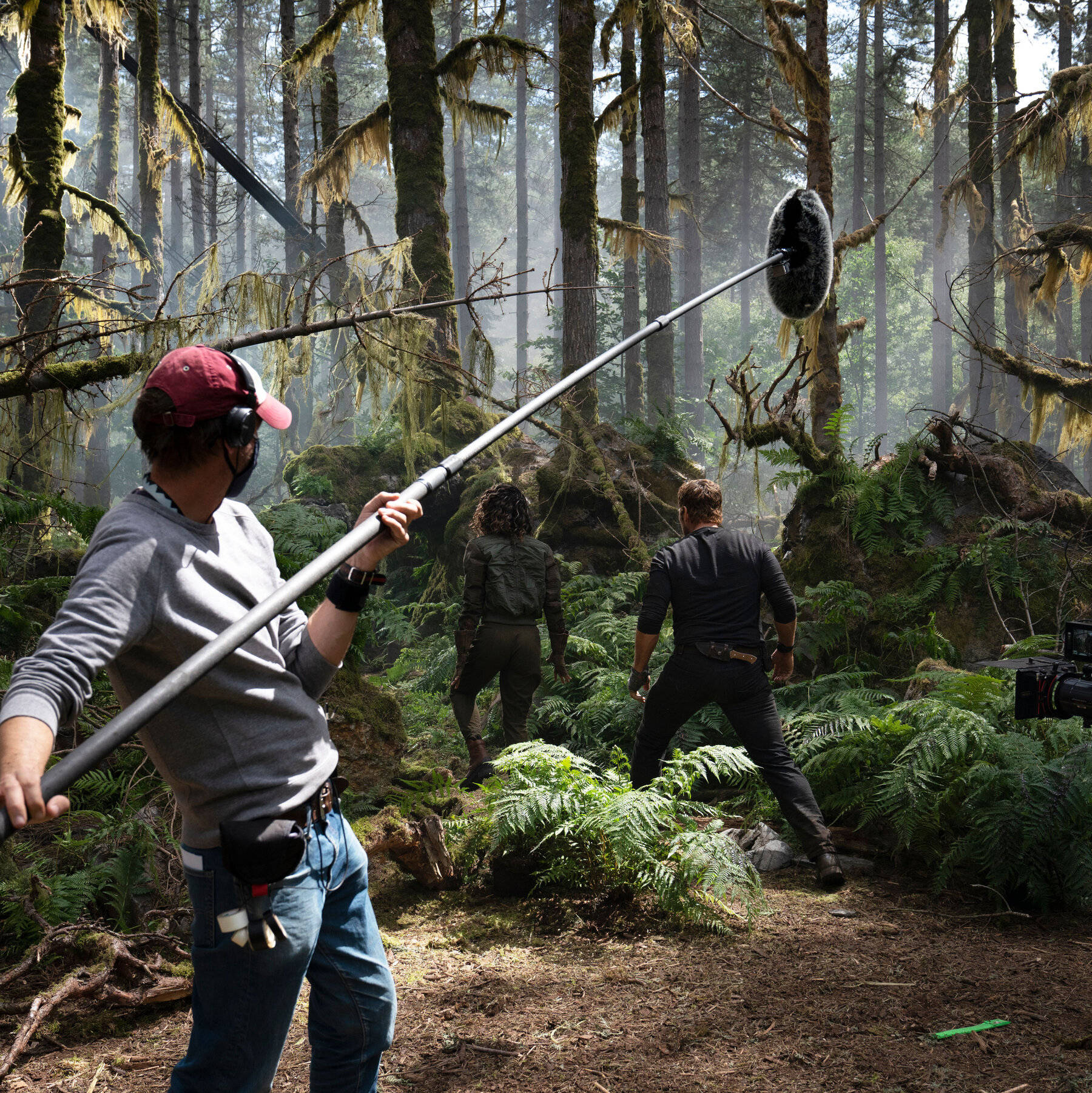 Jurassic World Dominion, film crew, misty moss-covered forest, HD Phone Wallpaper