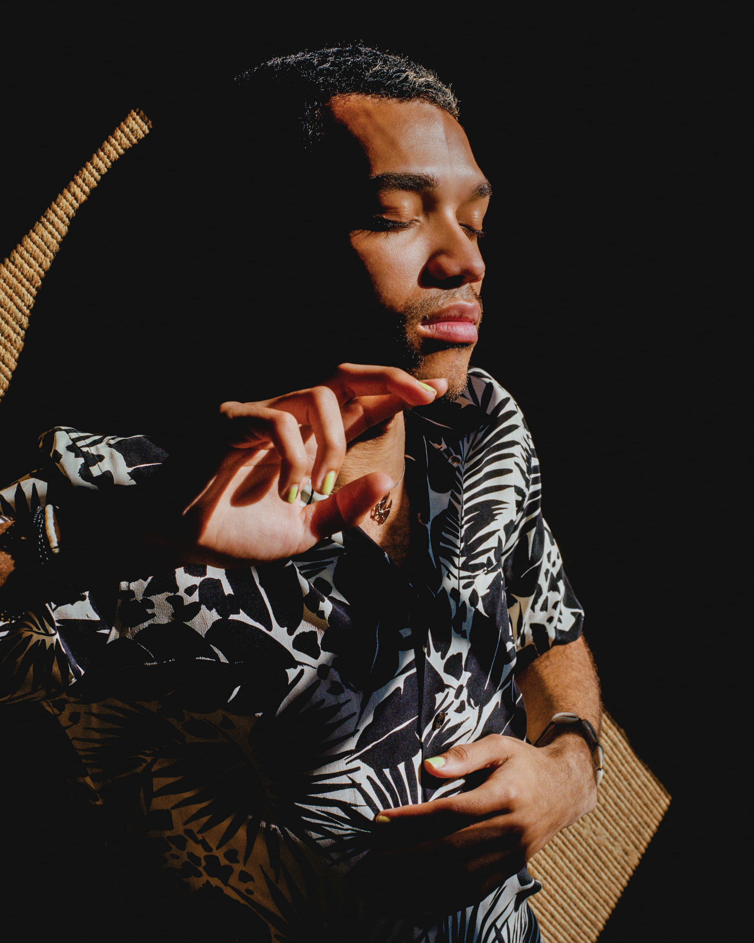 Justice Smith, black and white leaf pattern shirt, woven chair, 2K Phone Wallpaper