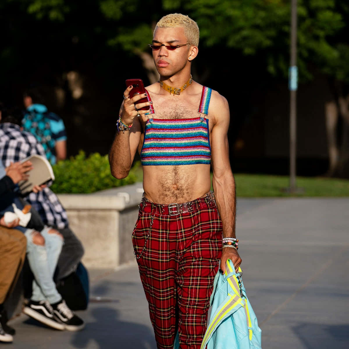 Justice Smith, blonde hair, red sunglasses, SD Desktop Wallpaper