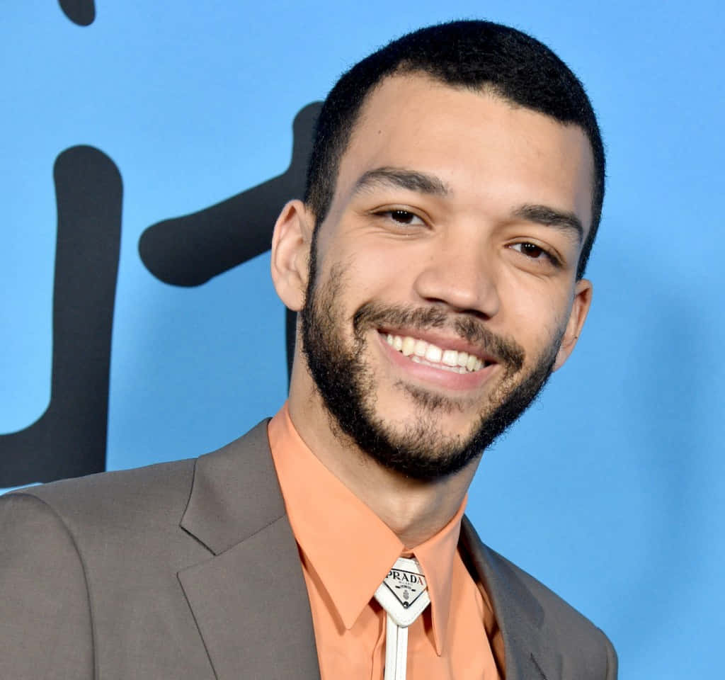 Justice Smith, gray suit, orange shirt, SD Desktop Wallpaper