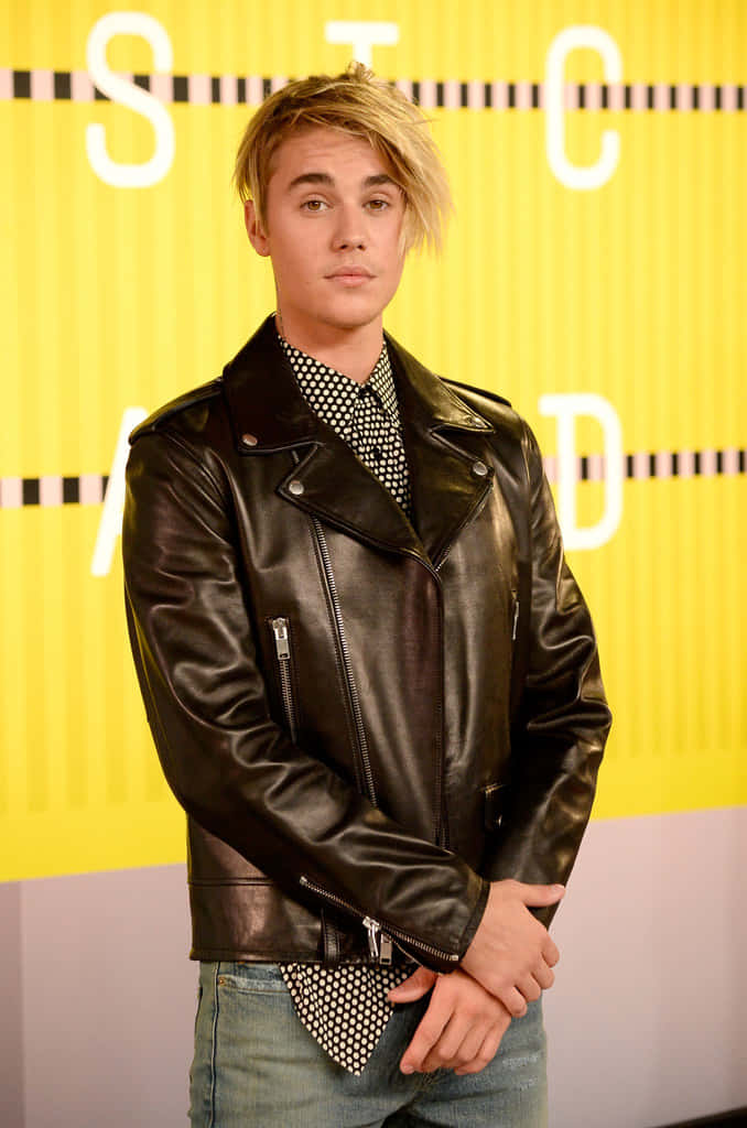 Justin Bieber 2015, black leather jacket, polka-dot shirt, SD Phone Wallpaper