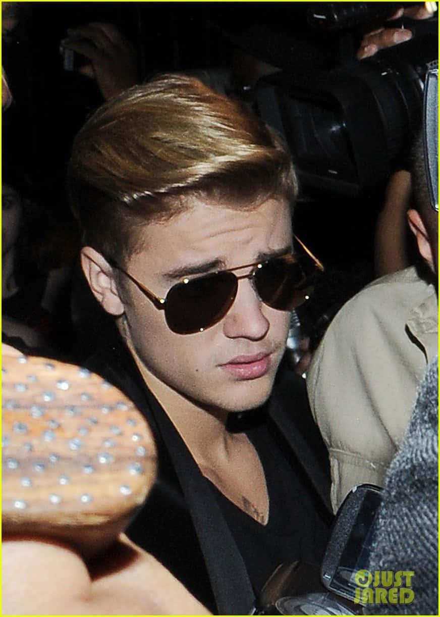 Justin Bieber 2015, aviator sunglasses, flashing cameras, SD Phone Wallpaper