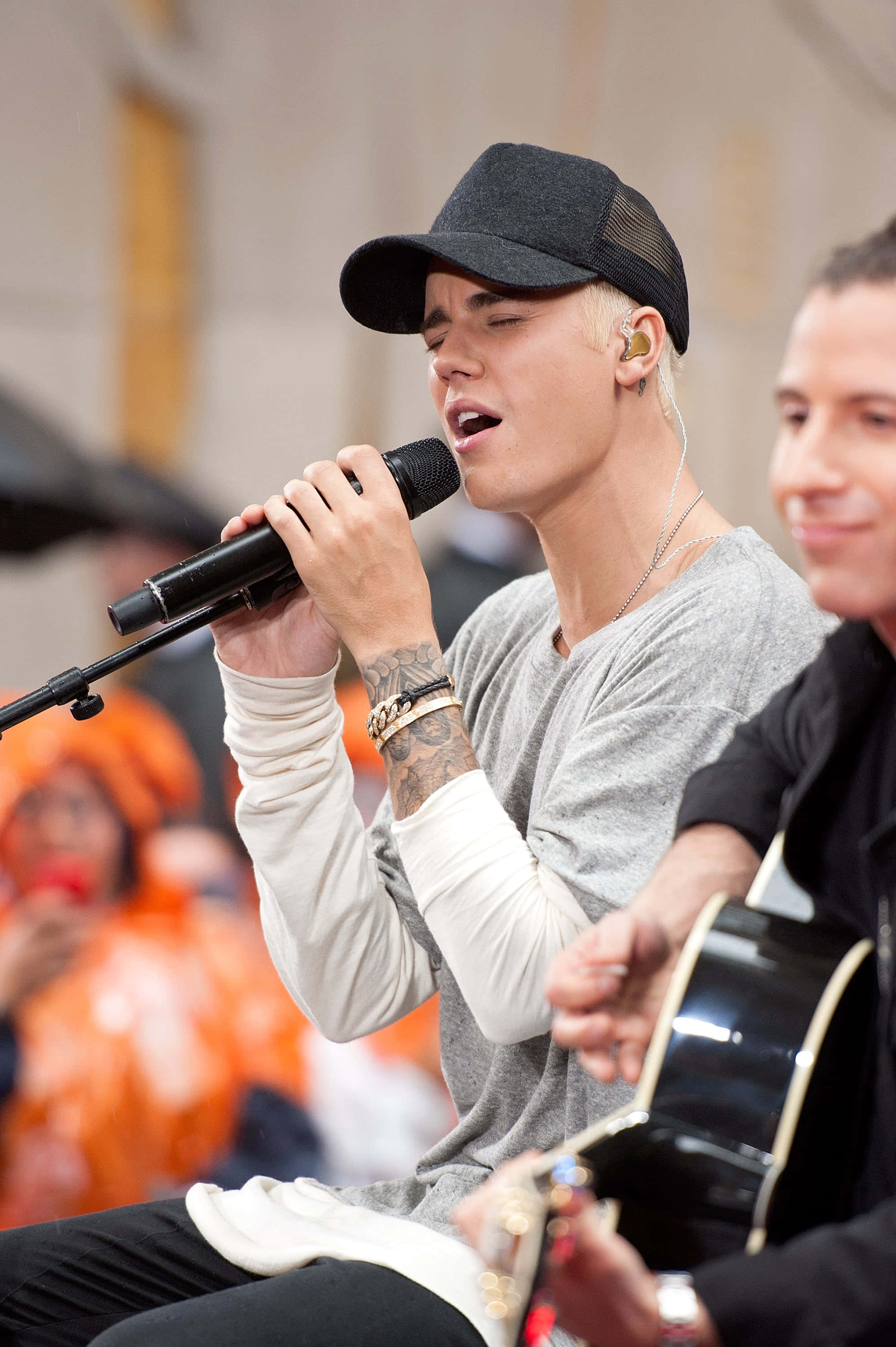 Justin Bieber 2015, black cap, gray shirt, 2K Phone Wallpaper