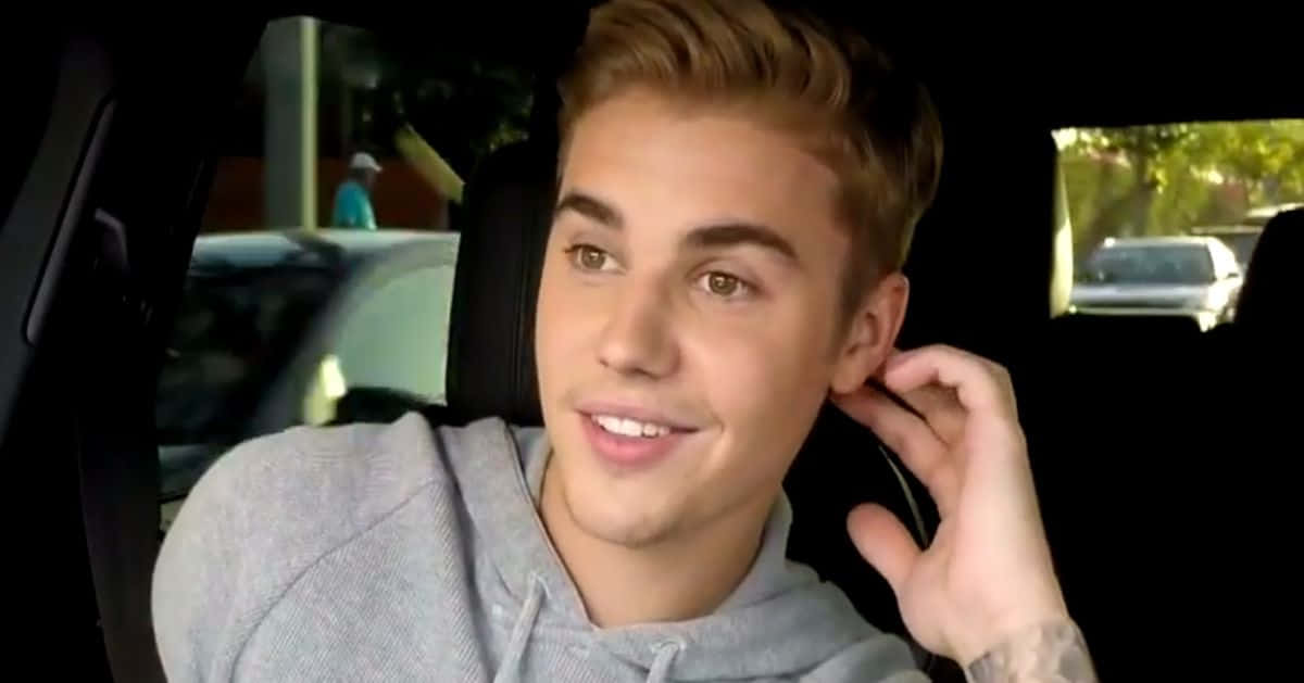Justin Bieber 2015, gray hoodie, car, SD Desktop Wallpaper