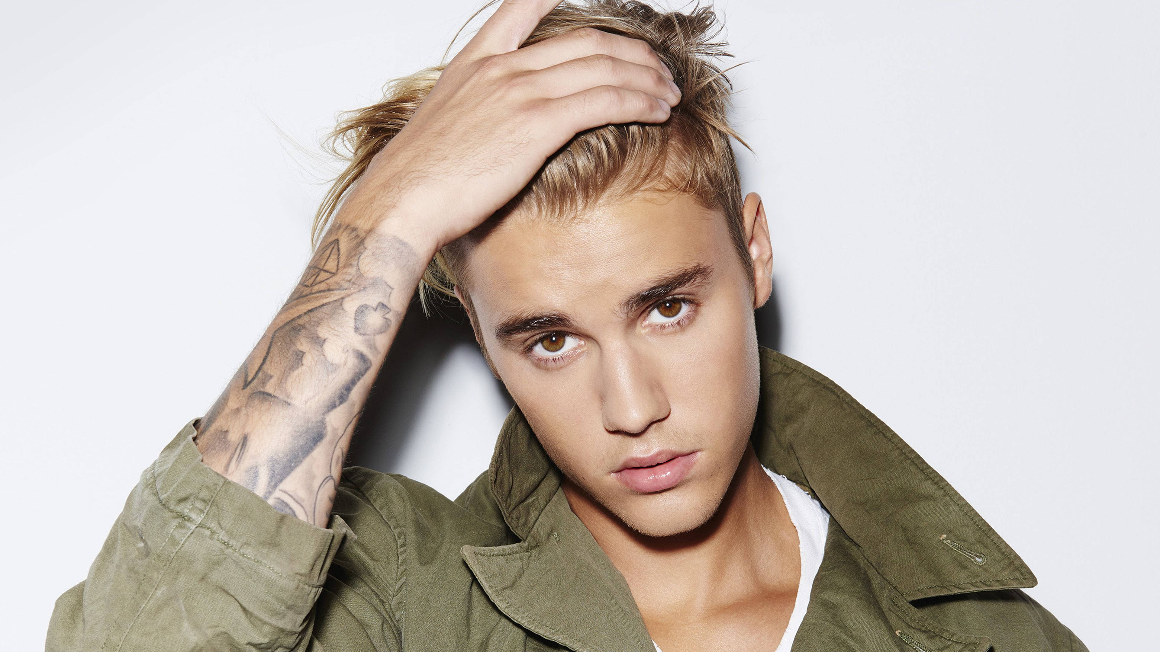 Justin Bieber, green jacket, blonde hair, 4K Desktop Wallpaper
