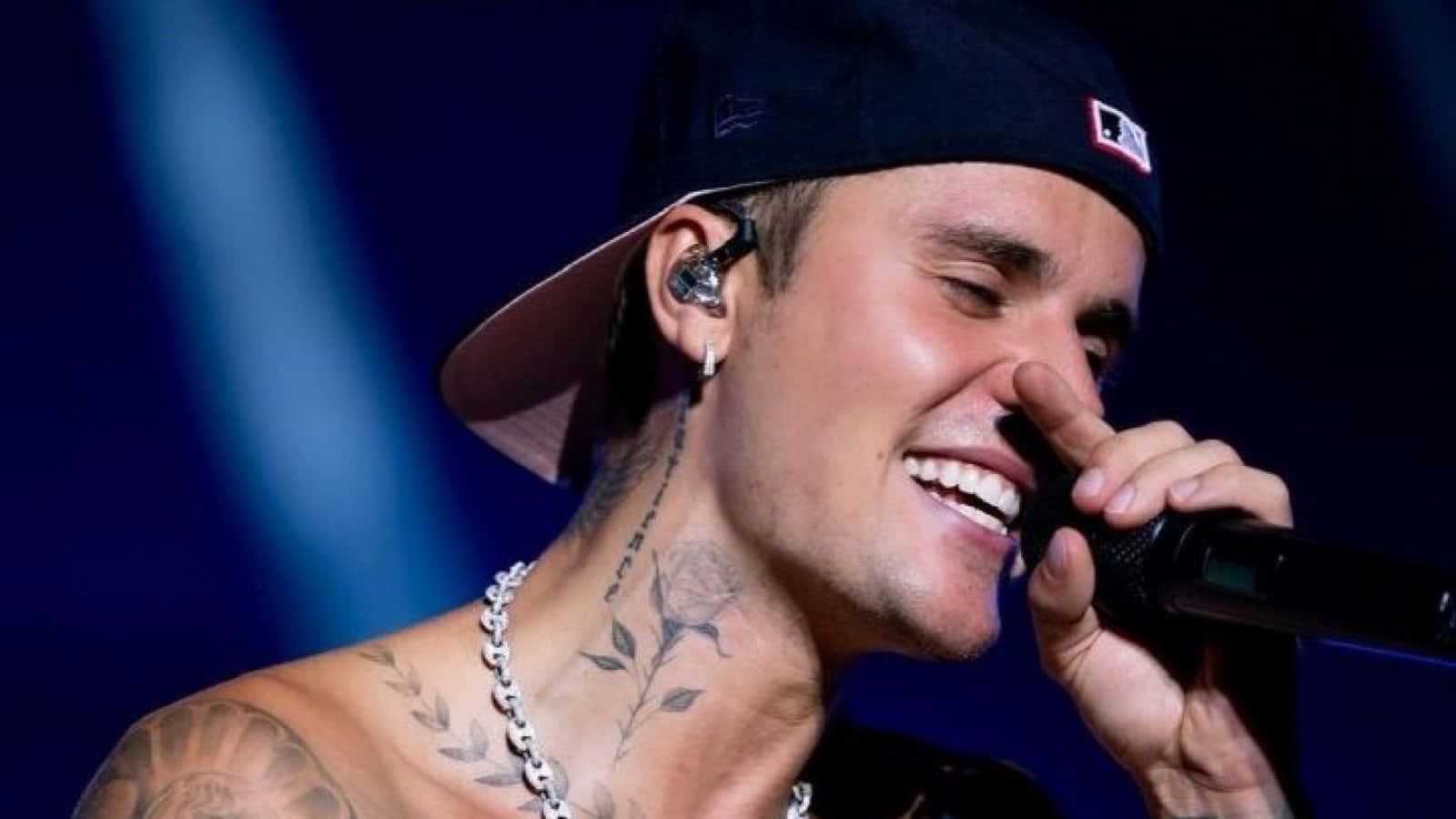 Justin Bieber, blue-lit stage, tattoos, HD Desktop Wallpaper