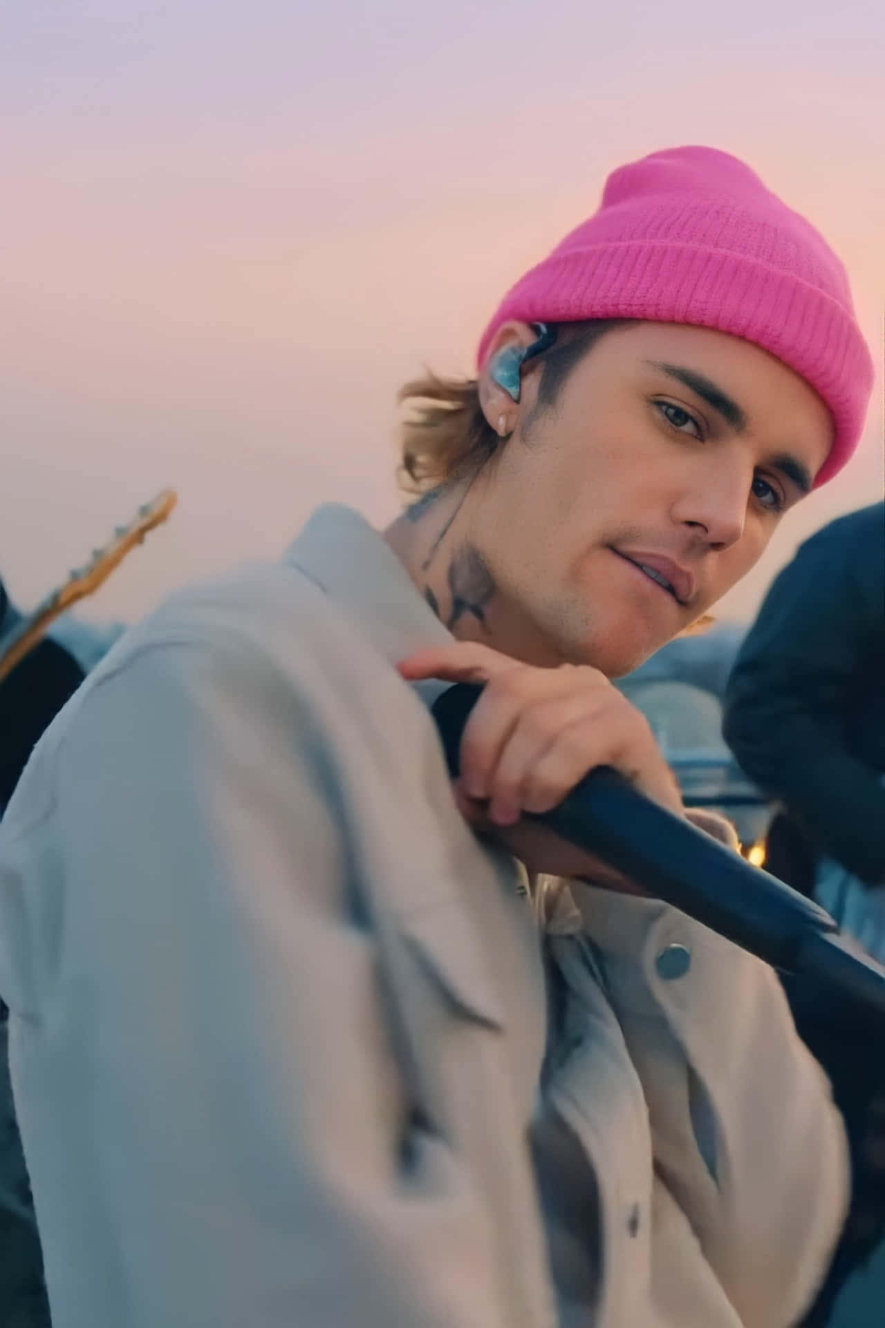 Justin Bieber, bright pink beanie, light jacket, Full HD Phone Wallpaper