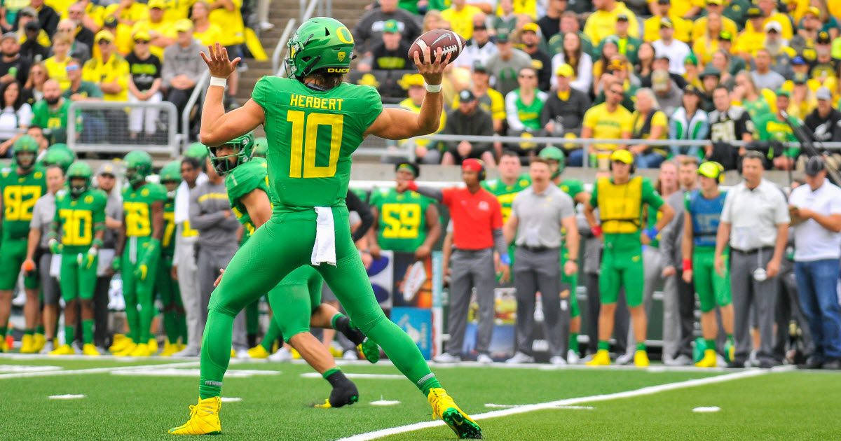 Justin Herbert, green uniform, number 10, SD Desktop Wallpaper