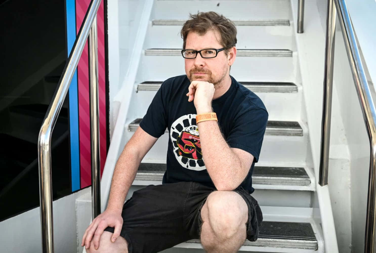 Justin Roiland, red carpet event, white stairs, HD Desktop Wallpaper