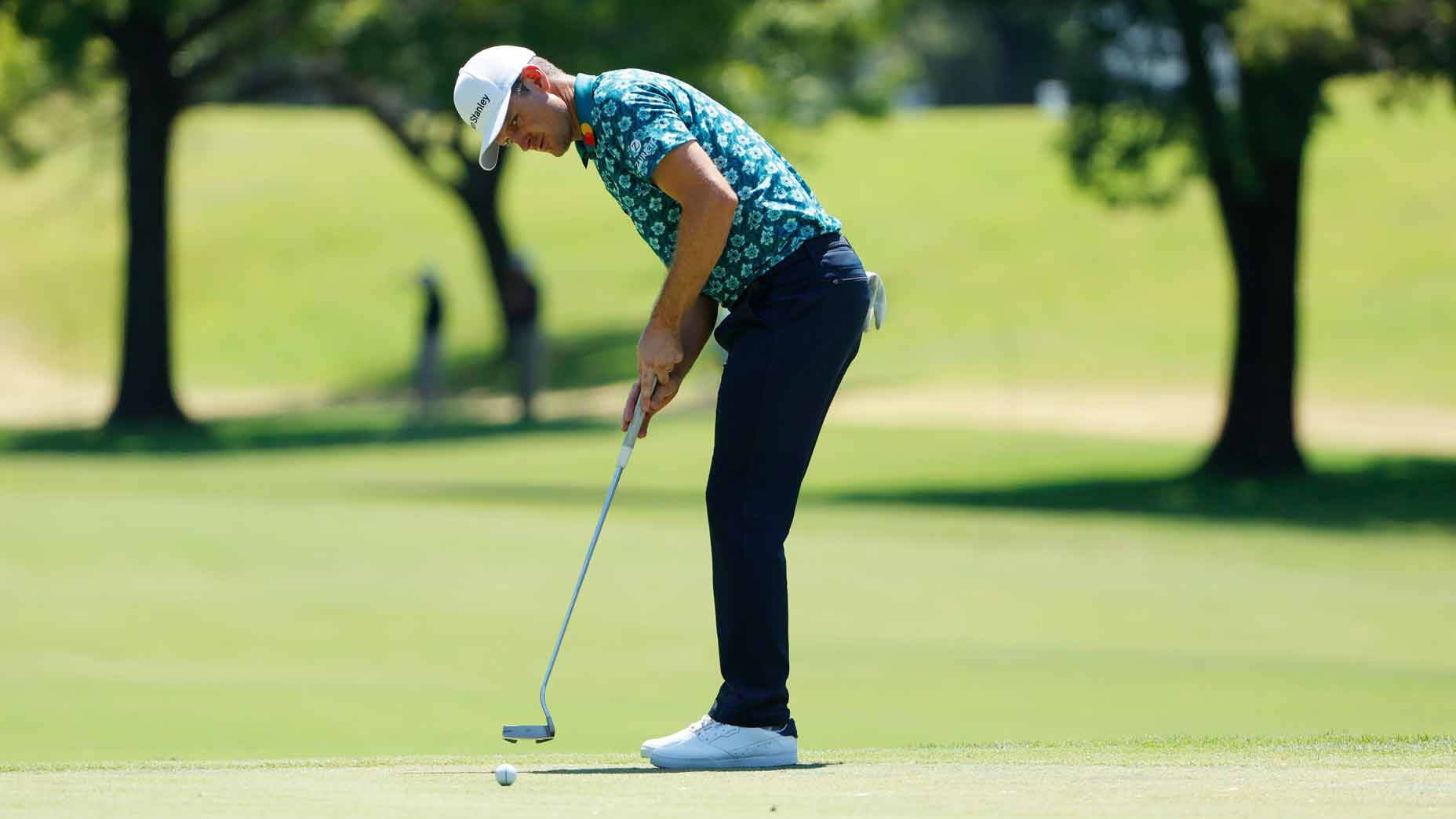 Justin Rose, putting, sunlit green, HD Desktop Wallpaper