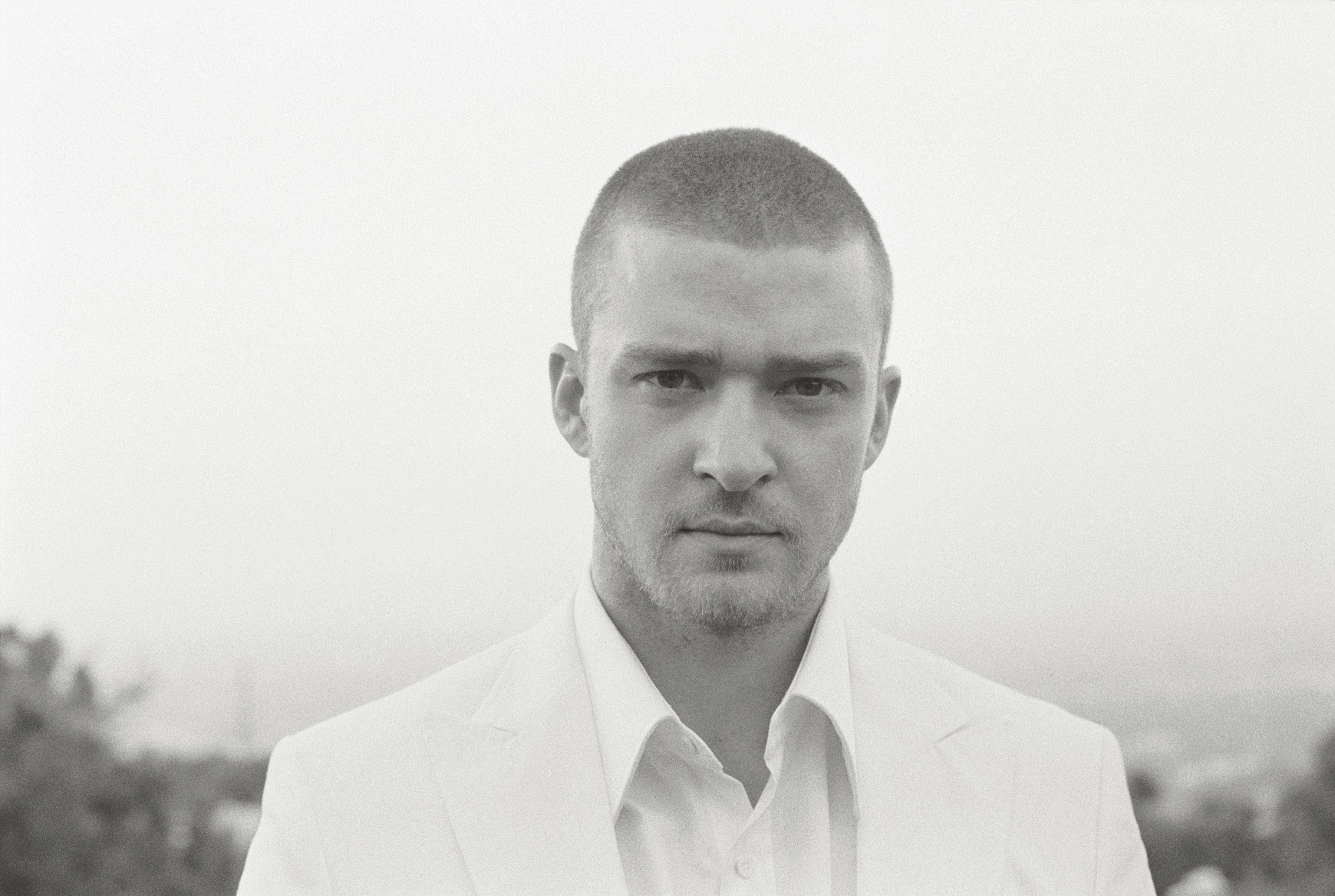 Justin Timberlake, buzz cut, white suit, 2K Desktop Wallpaper
