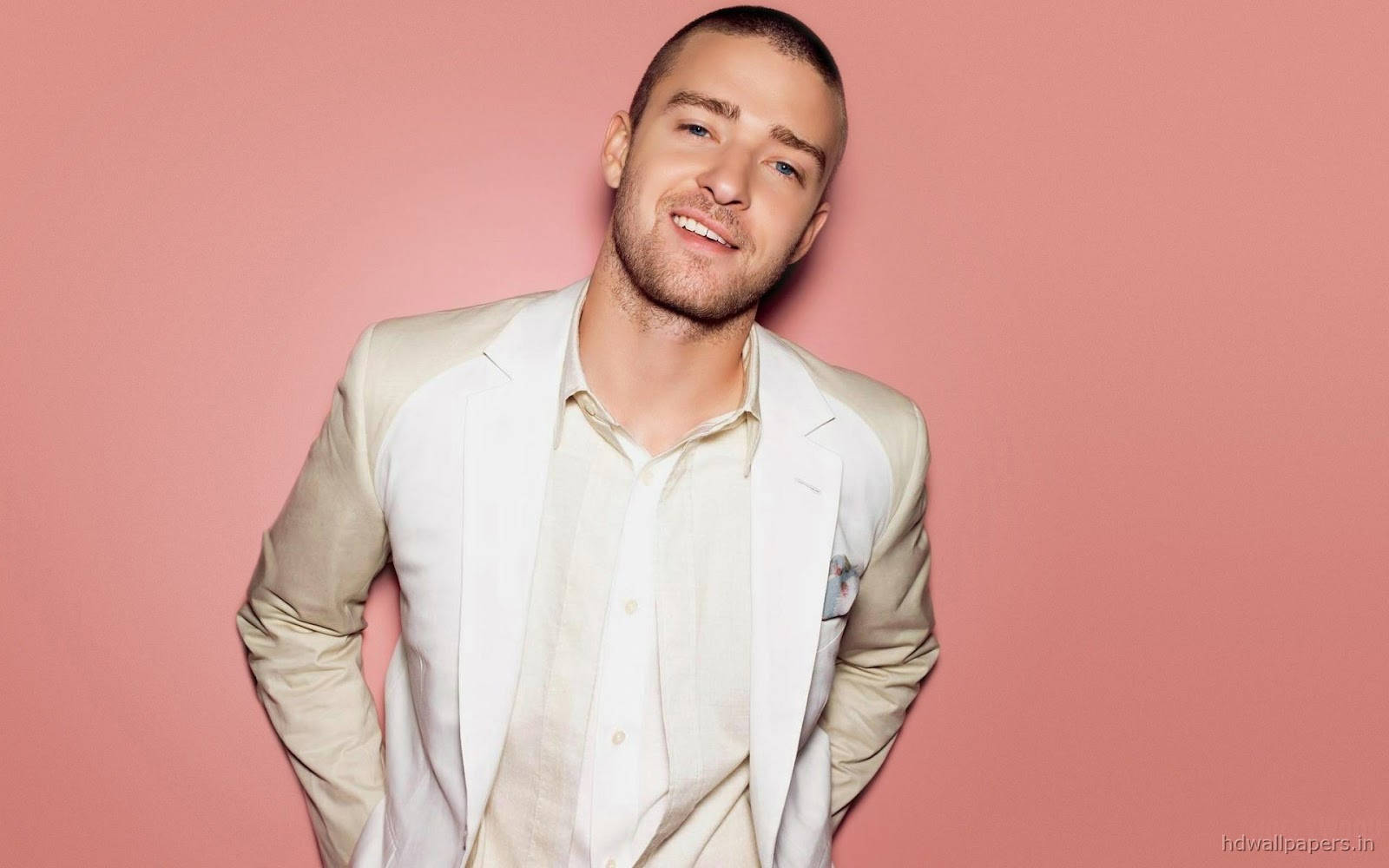 Justin Timberlake, cream suit, soft pink studio backdrop, HD Desktop Wallpaper