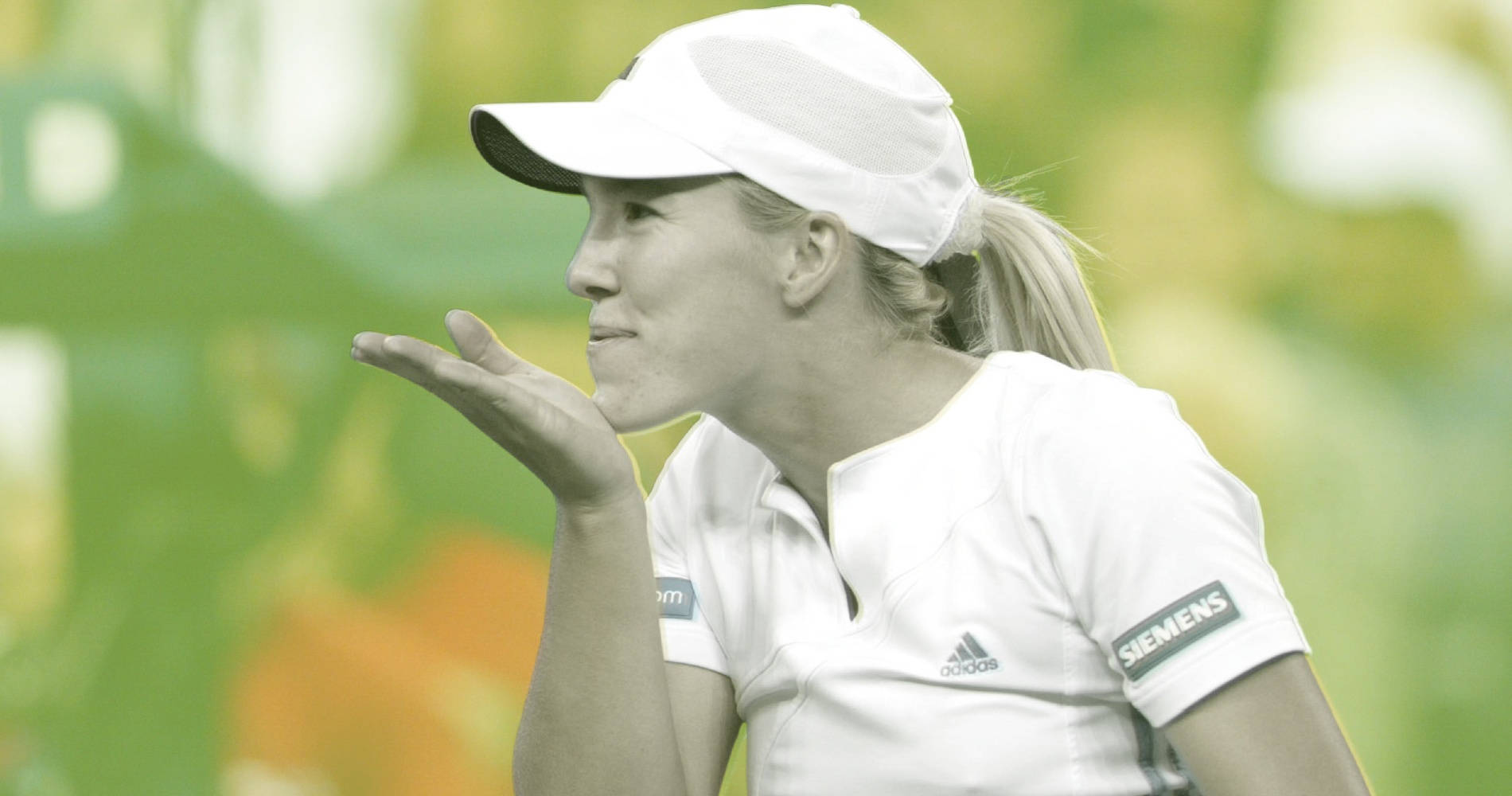Justine Henin, white gear, blows a kiss, HD Desktop Wallpaper
