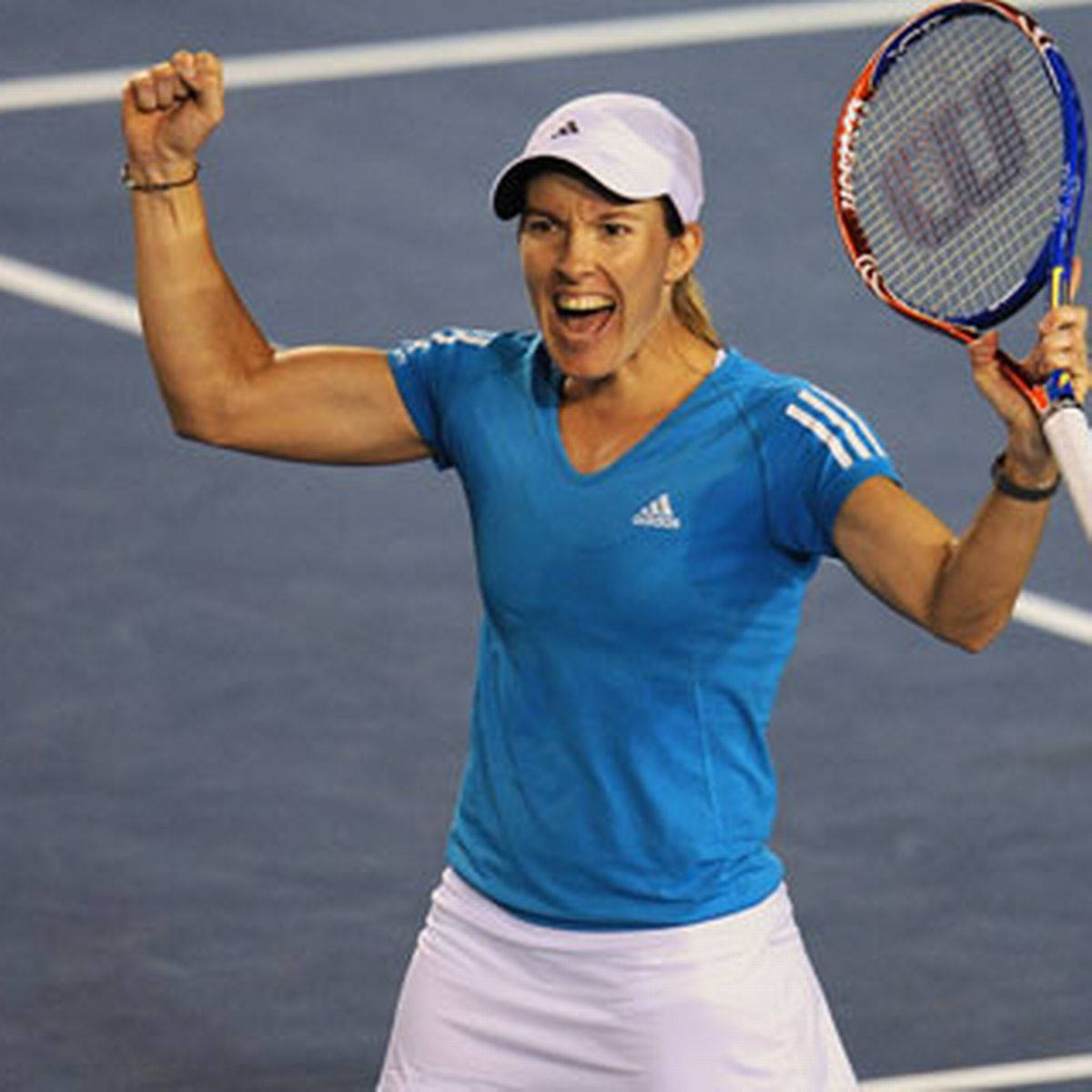 Justine Henin, blue shirt, white cap, SD Desktop Wallpaper