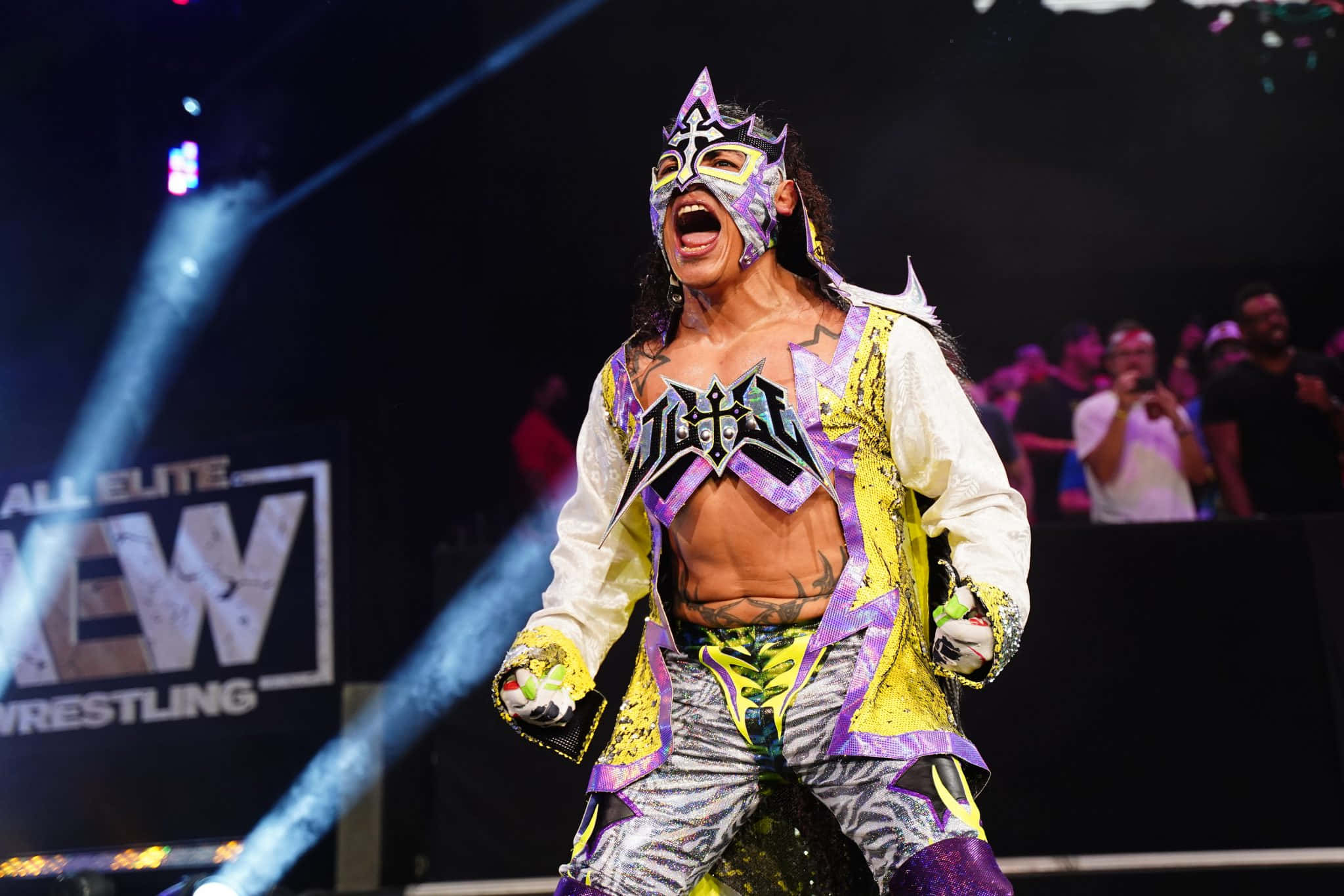 Juventud Guerrera, luchador outfit, vibrant purple yellow and white, Full HD Desktop Wallpaper