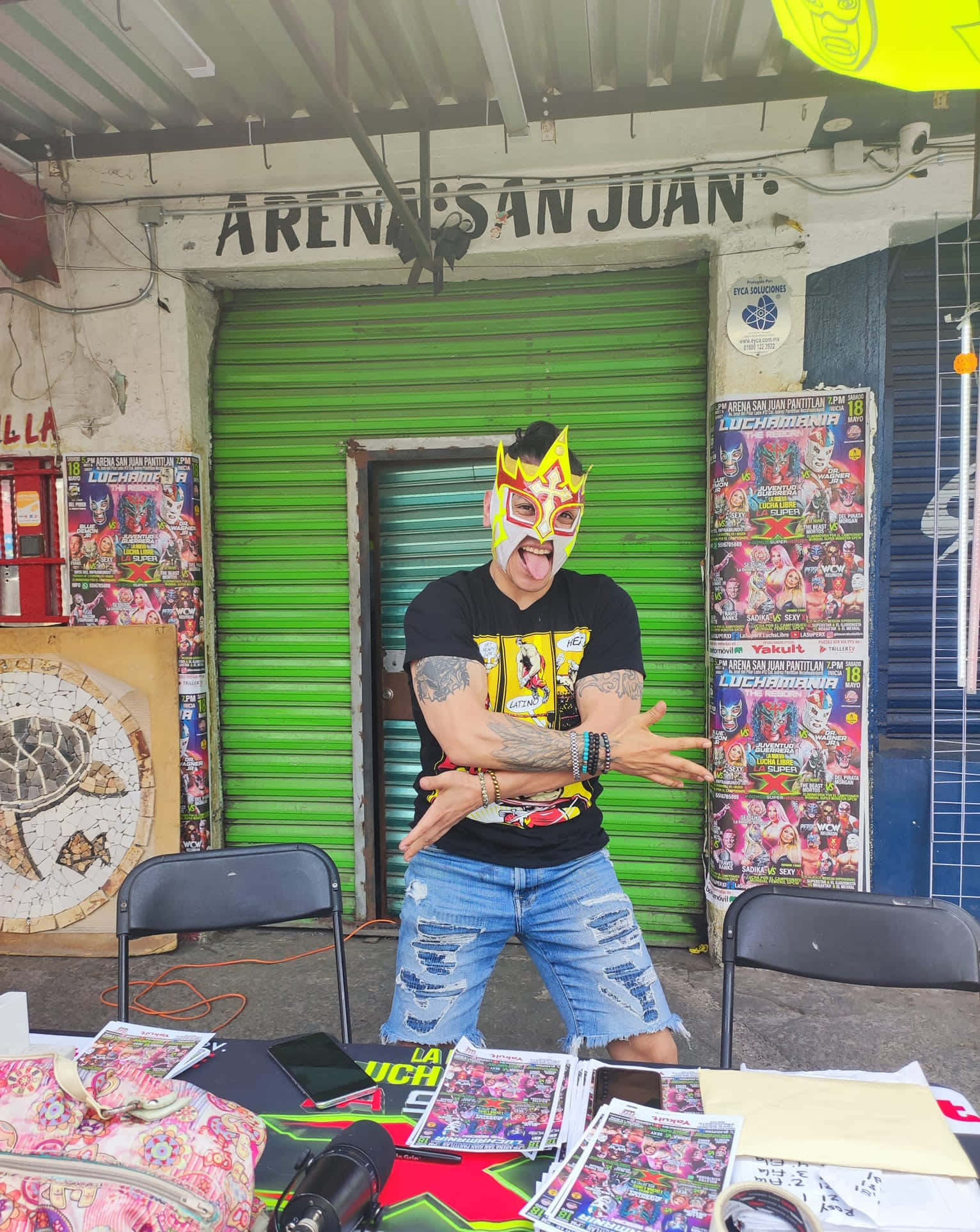 Juventud Guerrera, yellow and red mask, green shuttered storefront, Full HD Phone Wallpaper