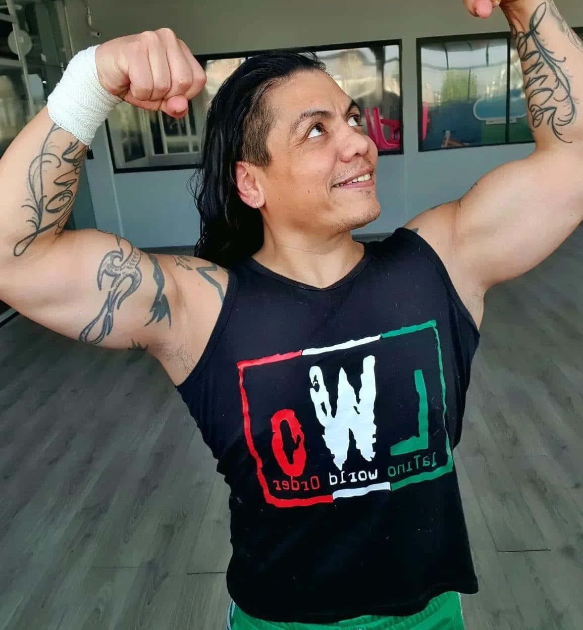 Juventud Guerrera, gym, black tank top, SD Phone Wallpaper