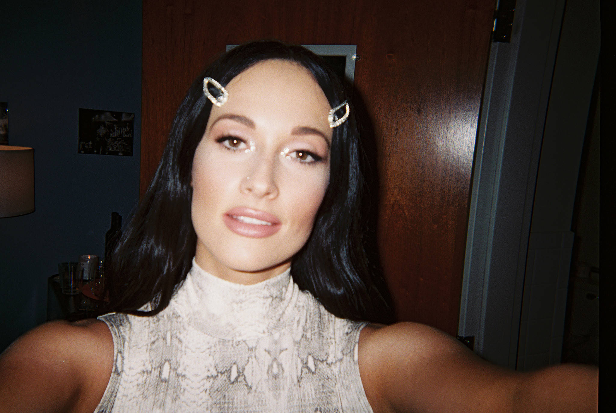 Kacey Musgraves, snakeskin top, pearl hair clips, Full HD Desktop Wallpaper