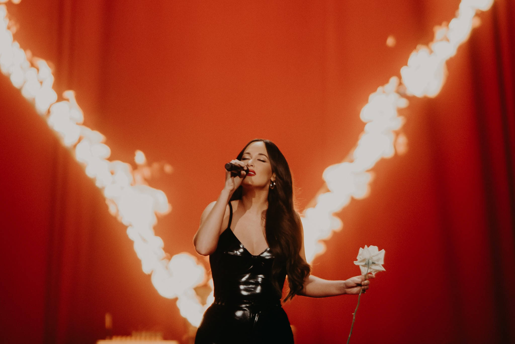 Kacey Musgraves, black dress, microphone, Full HD Desktop Wallpaper