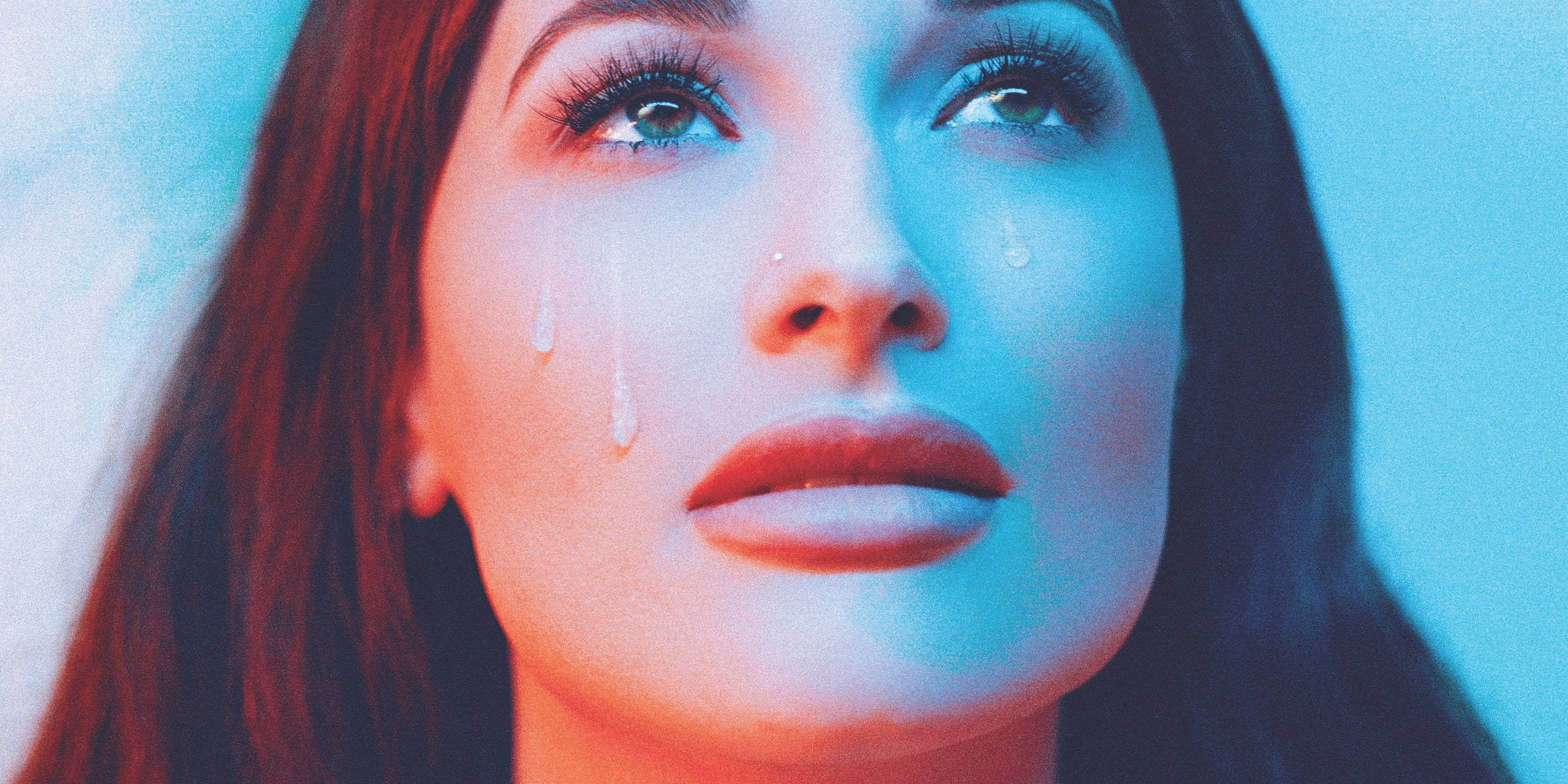 Kacey Musgraves, golden hour, red and blue lighting, 2K Desktop Wallpaper
