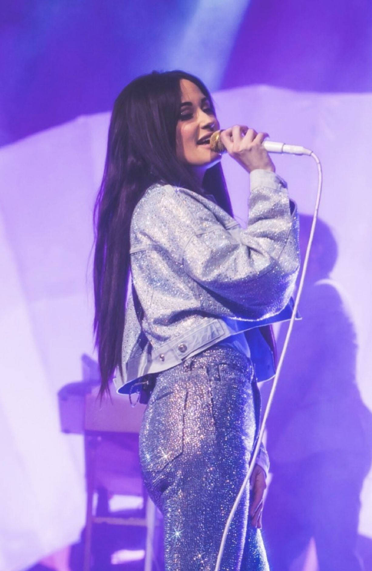 Kacey Musgraves, glittering silver outfit, vibrant purple stage lights, HD Phone Wallpaper