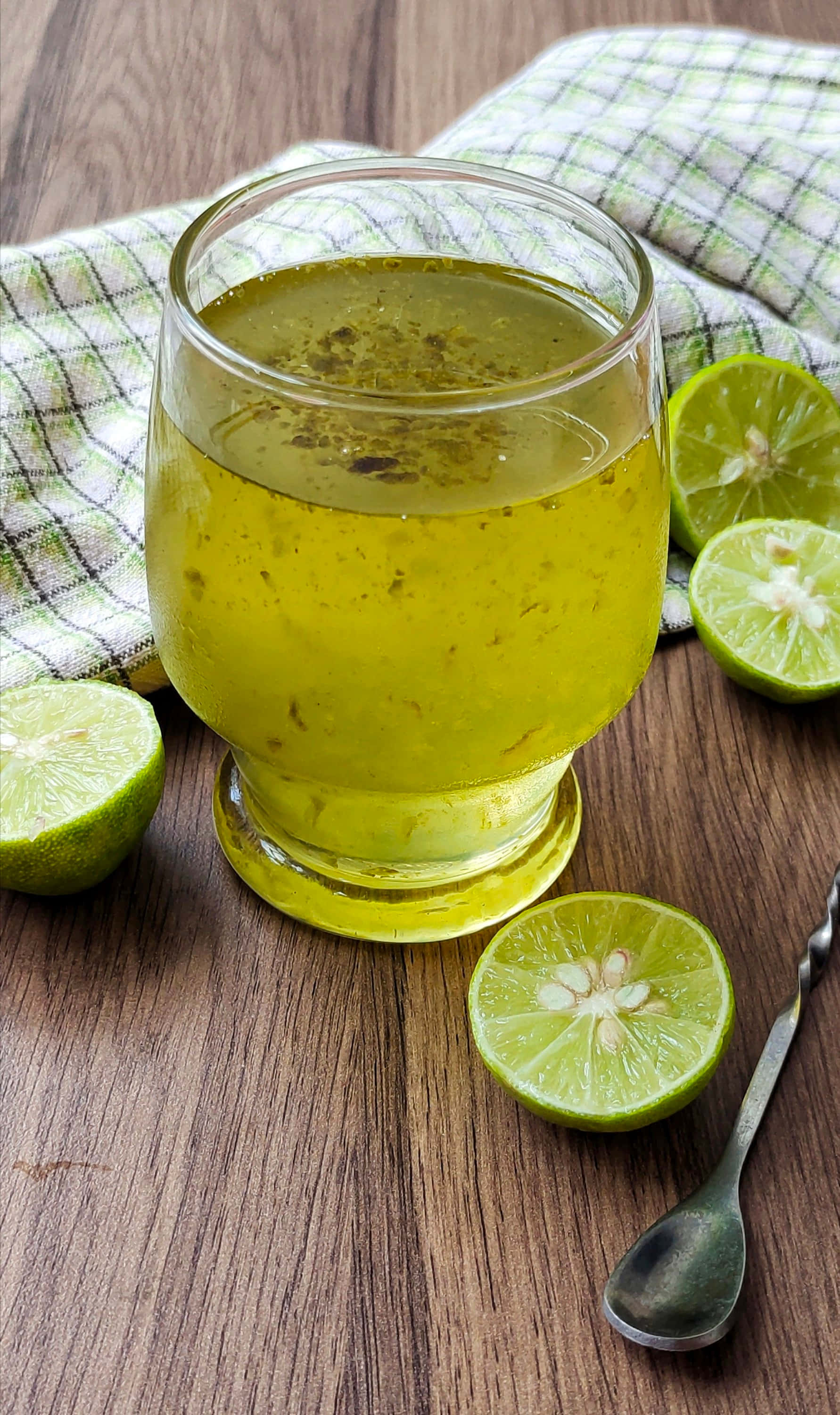 green kaffir lime, limeade, wooden table, 2K Phone Wallpaper