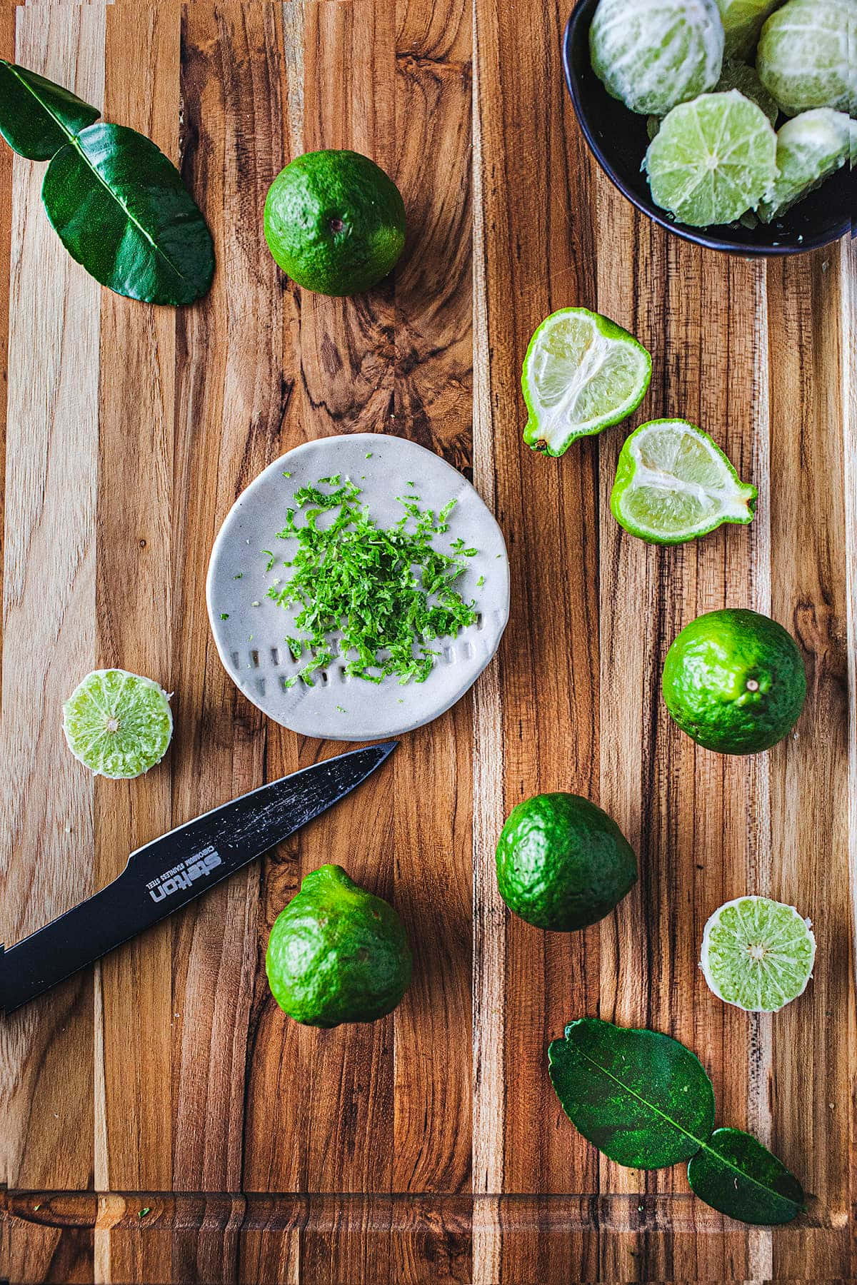 kaffir lime, rustic wooden cutting board, knife, HD Phone Wallpaper