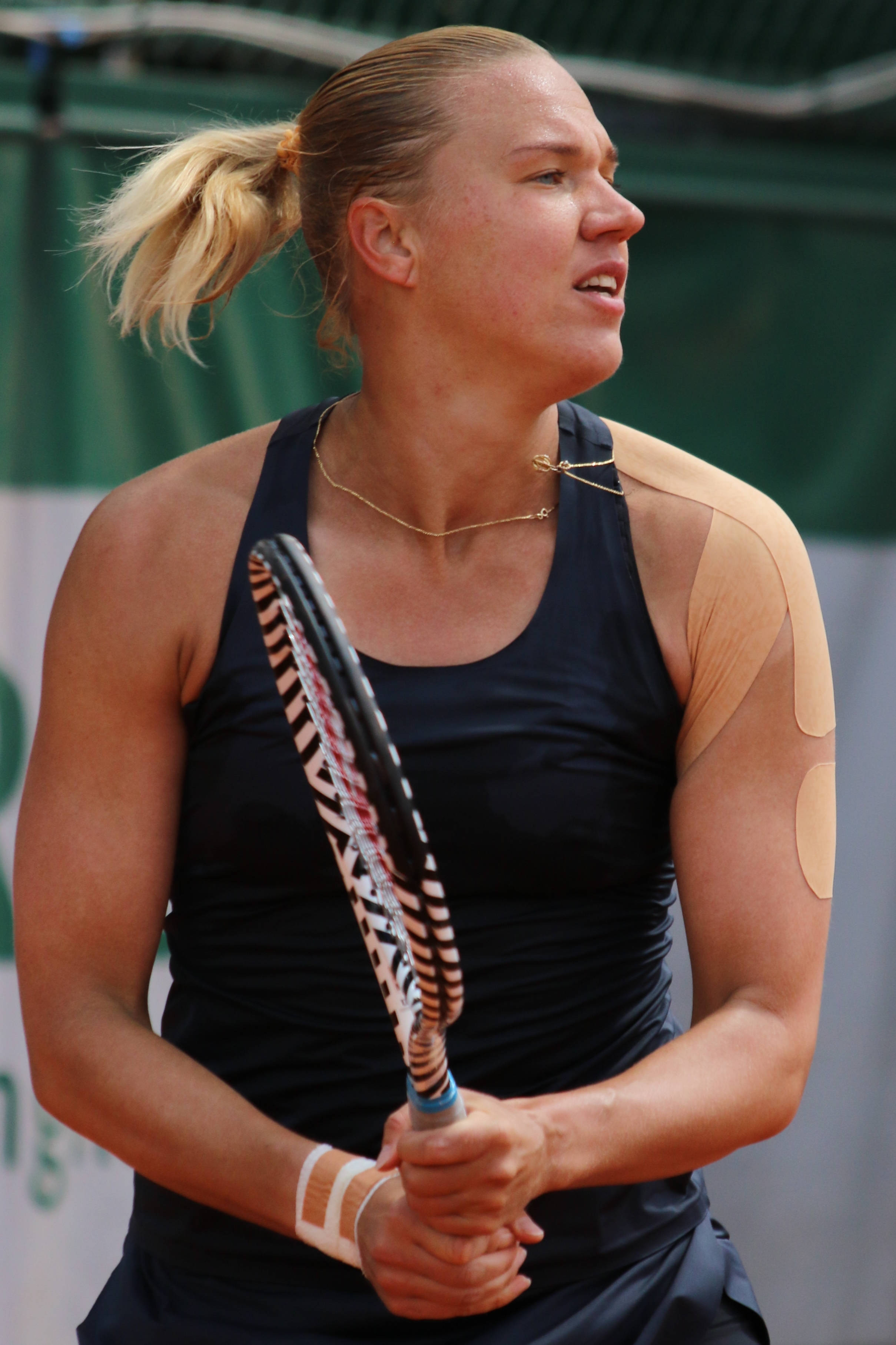 Kaia Kanepi, tennis racket, clay court, 2K Phone Wallpaper