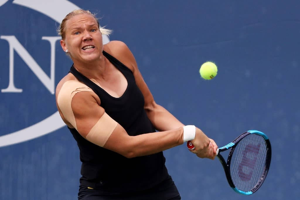 Kaia Kanepi, tennis match, black athletic gear, SD Desktop Wallpaper