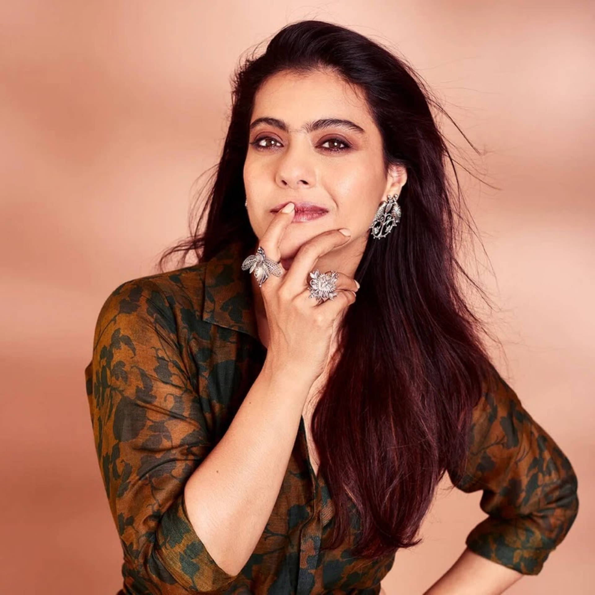 Kajol, dark hair, bold jewelry, Full HD Desktop Wallpaper