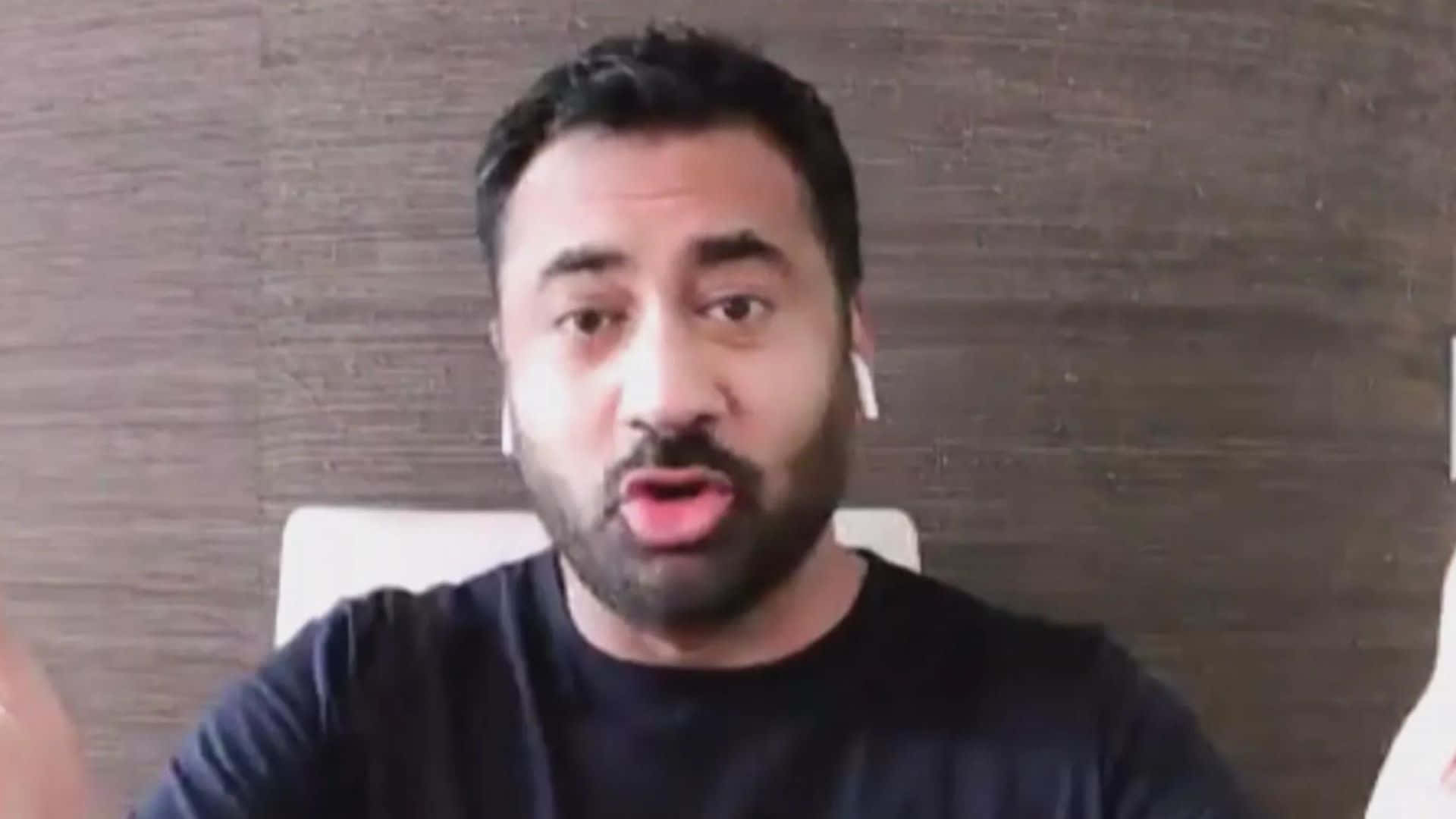 Kal Penn, beard, earbuds, Full HD Desktop Wallpaper