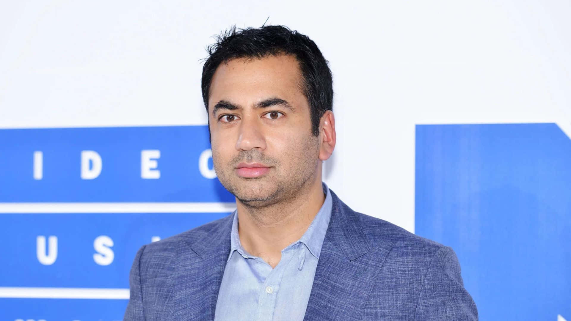 Kal Penn, blue blazer, light blue shirt, Full HD Desktop Wallpaper