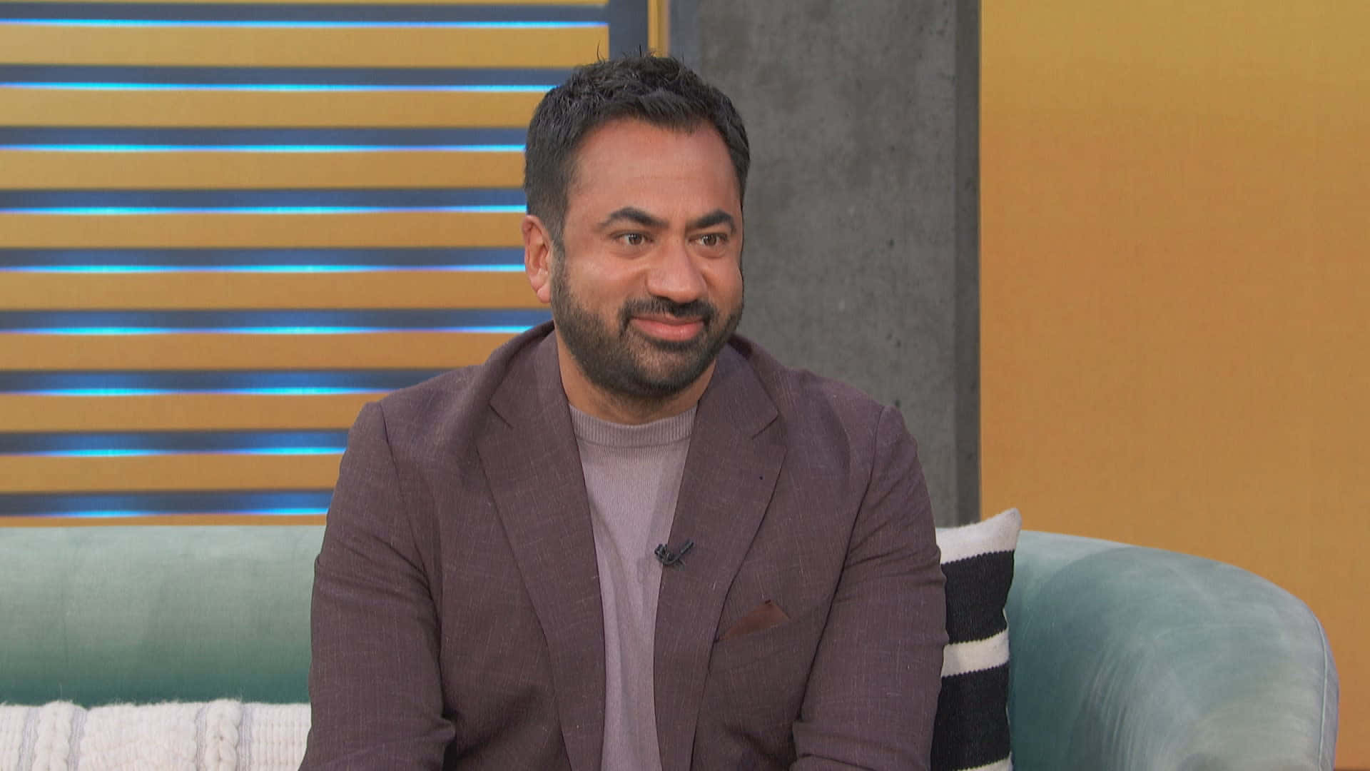 Kal Penn, teal couch, modern striped wall, Full HD Desktop Wallpaper