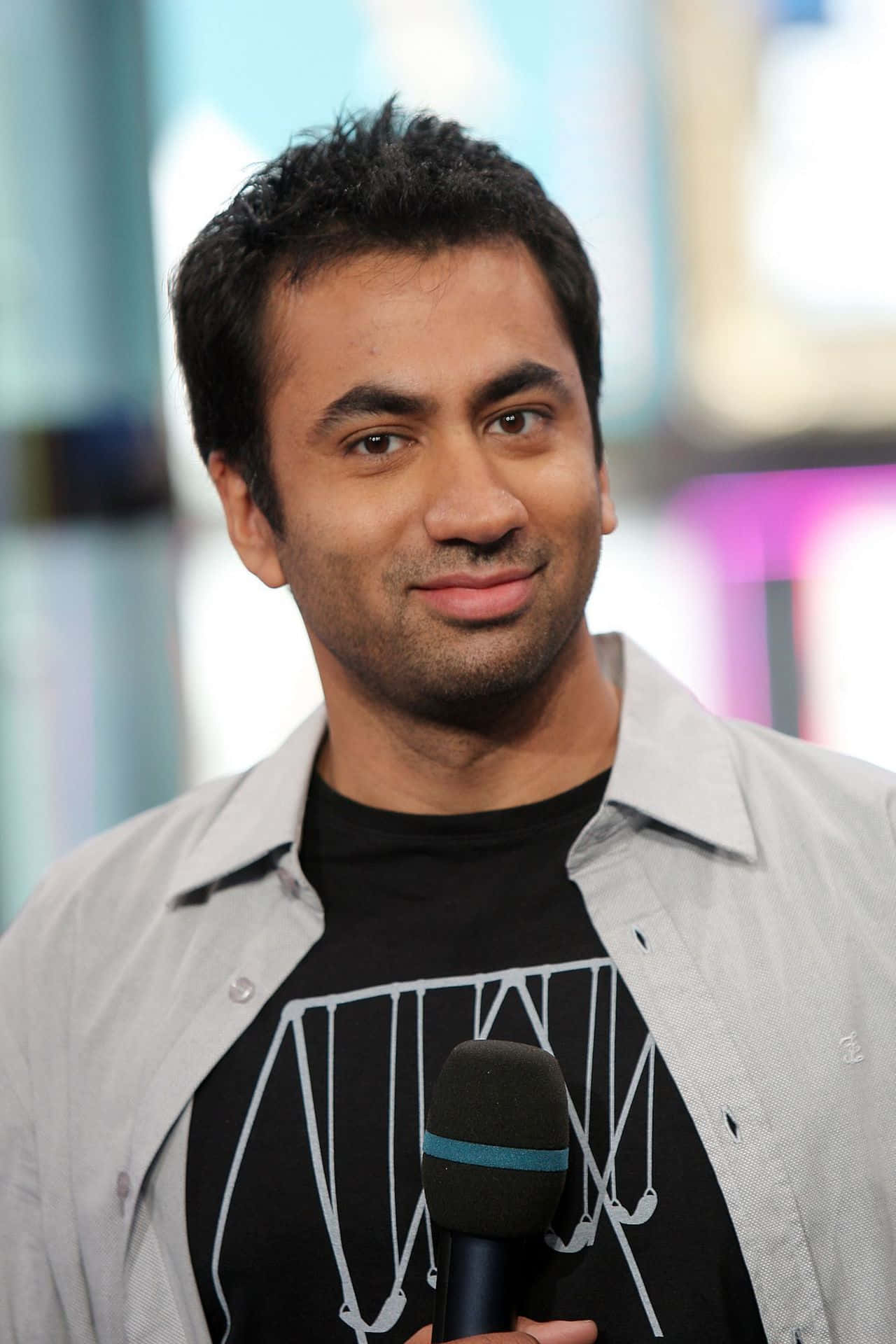 Kal Penn, dark hair, light gray shirt, Full HD Phone Wallpaper