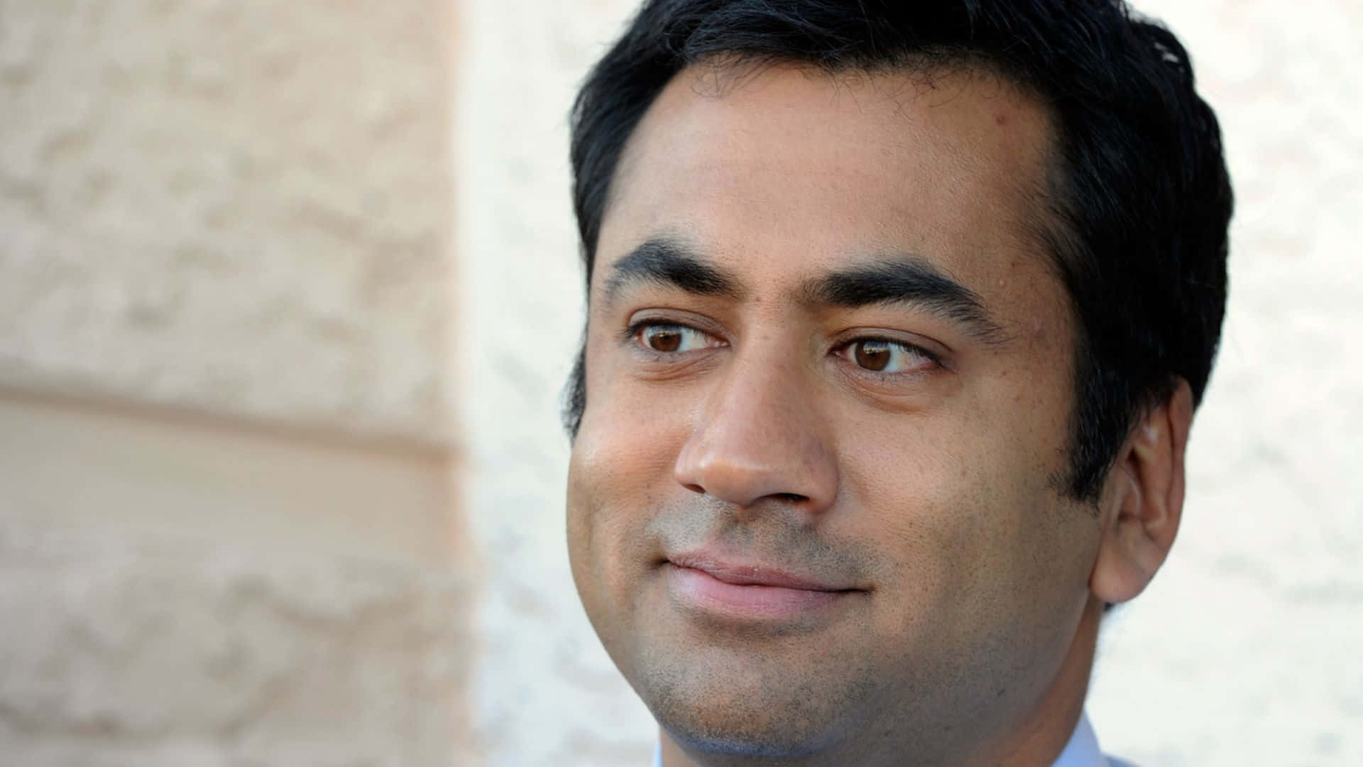 Kal Penn, beige wall, close-up portrait, Full HD Desktop Wallpaper