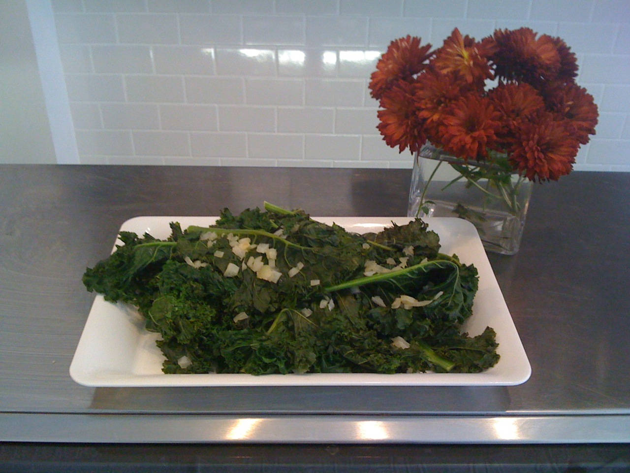 kale, white plate, sautéed kale, HD Desktop Wallpaper