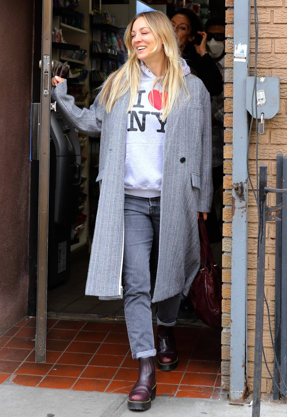 Kaley Cuoco, gray coat, I heart NY sweatshirt, HD Phone Wallpaper