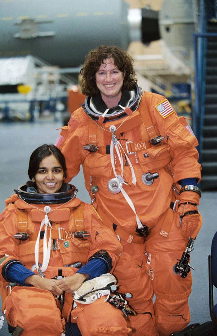 Kalpana Chawla, space shuttle, orange suits, SD Phone Wallpaper